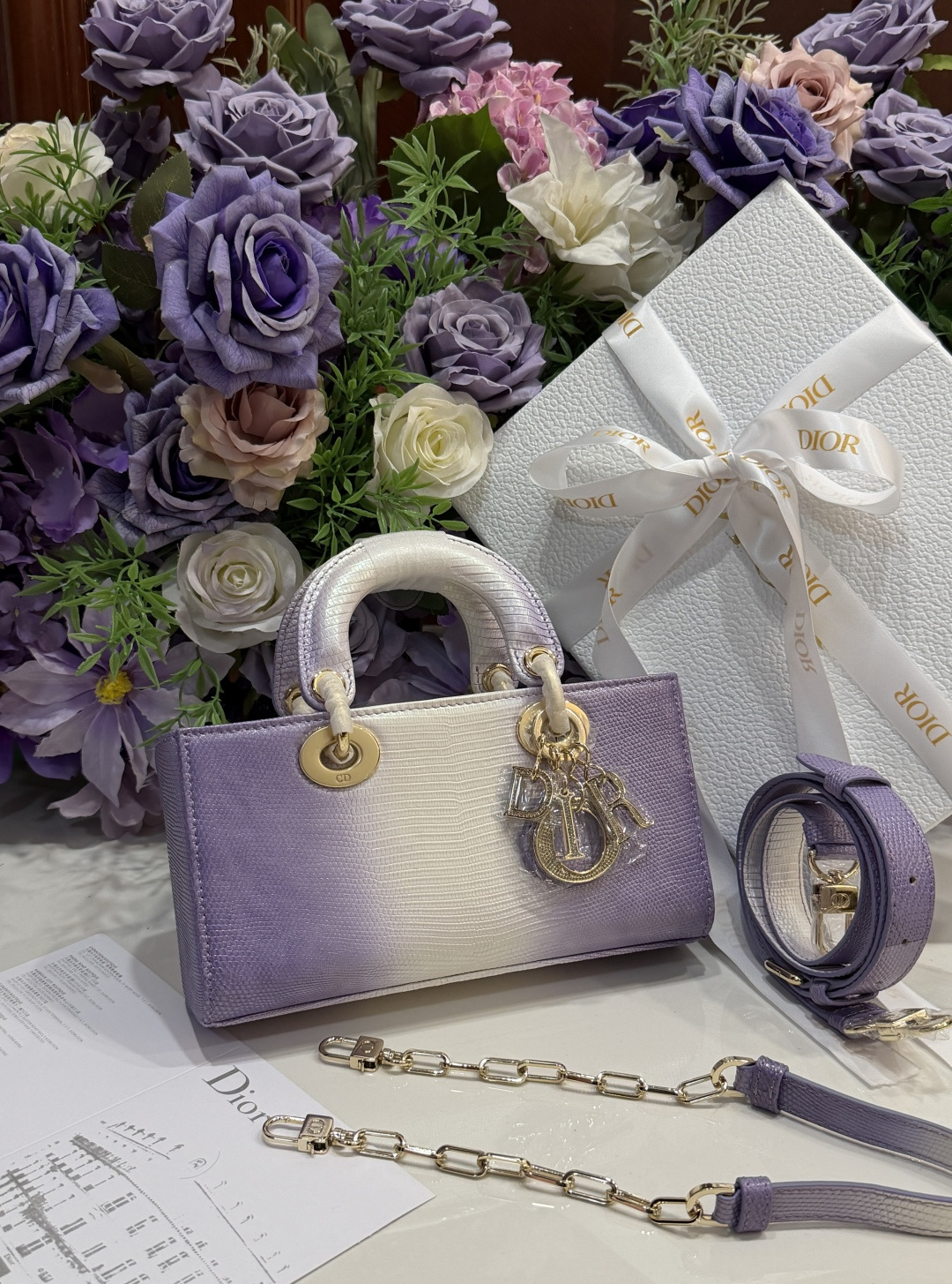 NO:717818,Absolutely beautiful ~ Dior lady-d-joy medium diamond buckle, lizard skin ceiling-level must-have item for fairy sisters, noble and elegant, super beautiful ~ every girl deserves to have it available in stock Size 22cm, dior, Hermes,19860909绝美～ Dior lady-d-joy中号钻扣,蜥蜴皮天花板级别仙女姐姐们必备单品,贵气优雅气质,超美腻～每个女生都值得拥有现货供应Size22cm,,dior,Hermes,,Bag