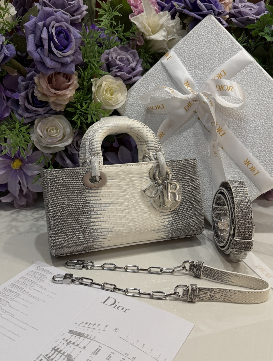 NO:717804,Absolutely beautiful ~ Dior lady-d-joy medium-sized buckle, lizard skin ceiling-level must-have item for fairy sisters, noble and elegant, super beautiful ~ every girl deserves to have it. Available in stock Size 22cm, dior, Hermes,19860909绝美～ Dior lady-d-joy中号普扣,蜥蜴皮天花板级别仙女姐姐们必备单品,贵气优雅气质,超美腻～每个女生都值得拥有现货供应Size22cm,,dior,Hermes,,Bag