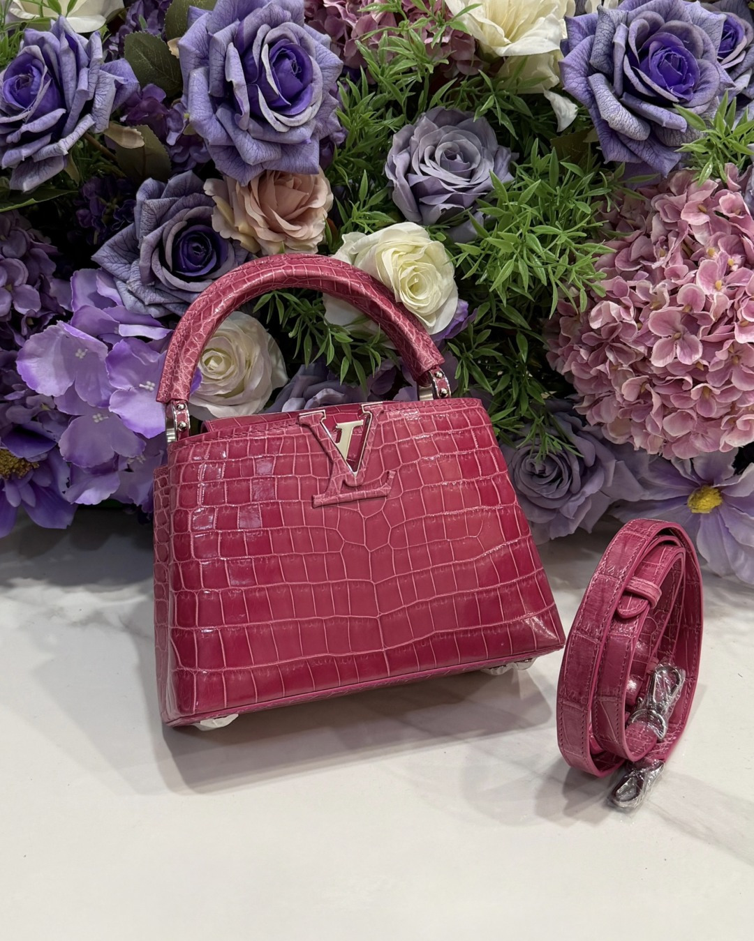 NO:713936,Crocodile skin is a must-have item for fairies who are ready to move around. Each one has its own unique charm. Available from stock. Customization is required when sold out. Hermes, hermes, crocodile skin, Hermes,19860909鳄鱼皮 蠢蠢欲动仙女们必备单品,拥有它的独特魅力哟每只都有它的独特魅力现货供应,售完需定制,爱马仕,hermes,crocodile skin,Hermes,,Bag