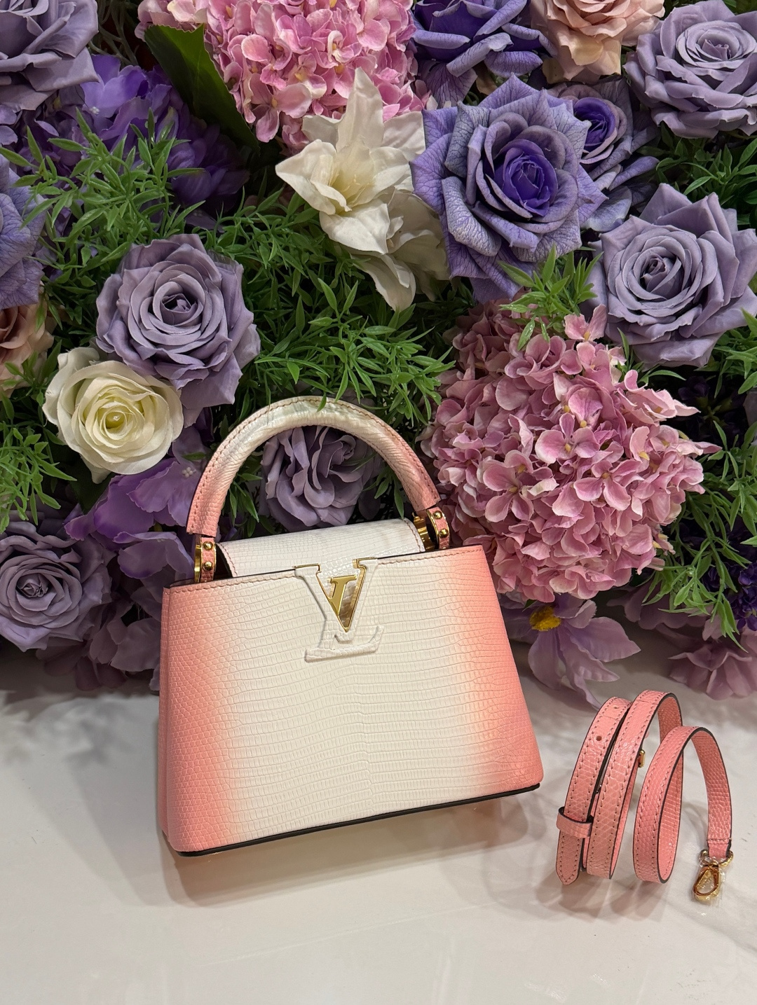 NO:713942,The ceiling of appearance ~ LV lizard skin is simple and elegant. How can you not be moved by owning something you like, and you will have a good mood? Rare animal skins, each with its own unique charm, available in stock, Hermes, Hermes, Louis Vuitton, Hermes,19860909颜值天花板～ lv蜥蜴皮简约大气,怎能不心动拥有喜爱的东西,就会拥美好的心情稀有动物皮每只都有它的独特魅力现货供应,爱马仕,hermes,louis vuitton,Hermes,,Bag