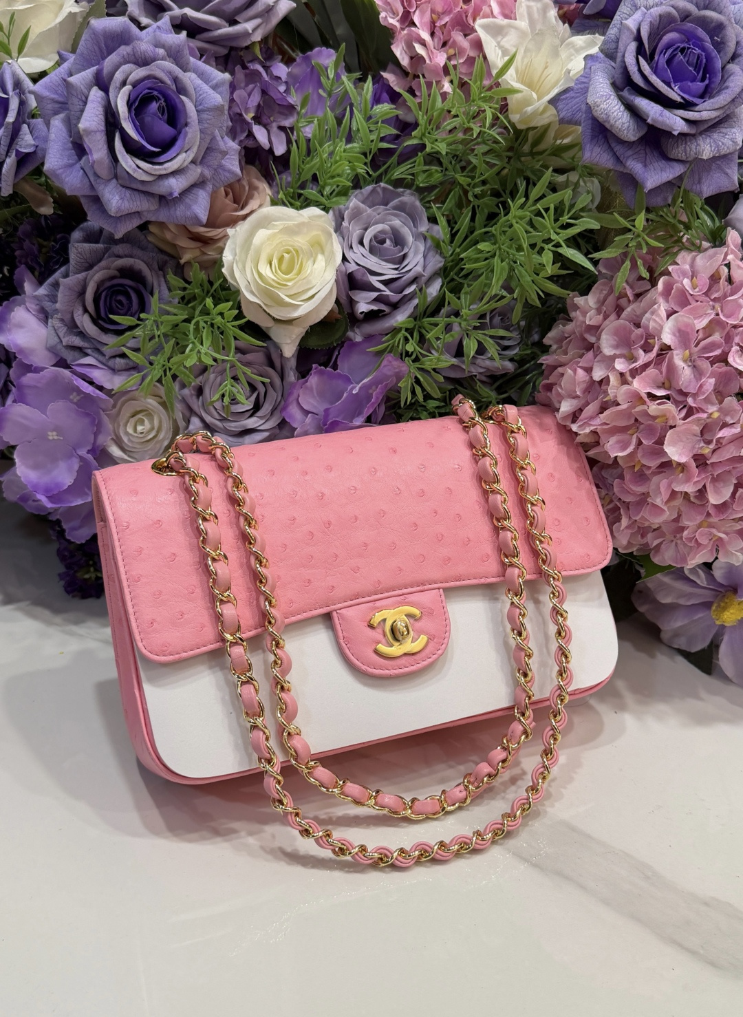NO:851765,cf Ostrich skin is super greasy and pink. It can capture the hearts of all girls. Available from stock at the counter. Customized when sold out. Size 25.5cm, ostrich skin, Hermes,19860909cf 鸵鸟皮 超级美腻,粉嘟嘟 可以俘化所有女生的心哦 专柜同步现货供应,售完需定制 Size25.5cm,,ostrich skin,Hermes,,Bag