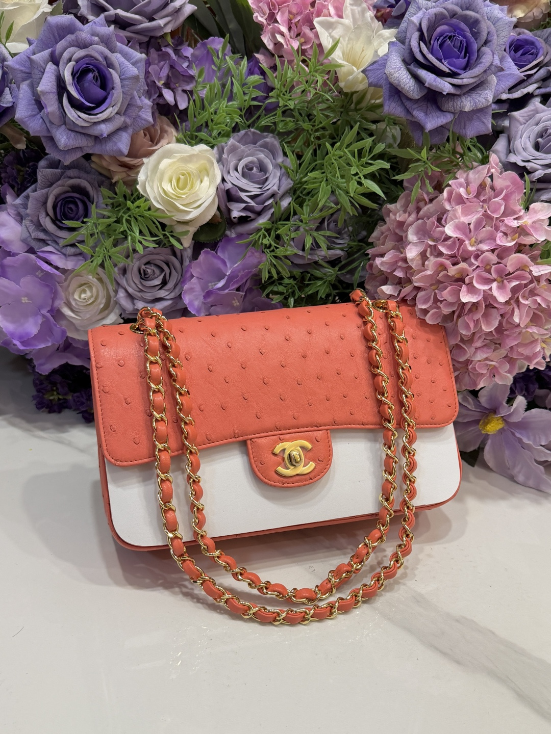 NO:851754,cf Ostrich skin can capture the hearts of all girls. The counters are in stock at the same time. Customization is required when sold out. Size25.5cm, ostrich skin, Hermes,19860909cf 鸵鸟皮 可以俘化所有女生的心哦 专柜同步现货供应,售完需定制 Size25.5cm,,ostrich skin,Hermes,,Bag