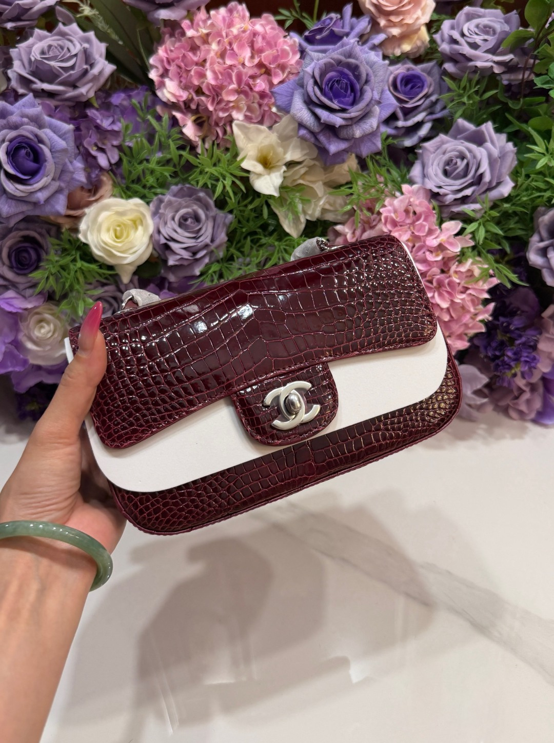 NO:763794,Absolutely beautiful ~ Chanel crocodile can capture the hearts of all girls. Now available. Customized Sizs: 20cm,,chanel,Hermes,19860909绝美～ Chanel鳄鱼 可以俘化所有女生的心哦 现为货供应,售完需定制Sizs:20cm,,chanel,Hermes,,Bag