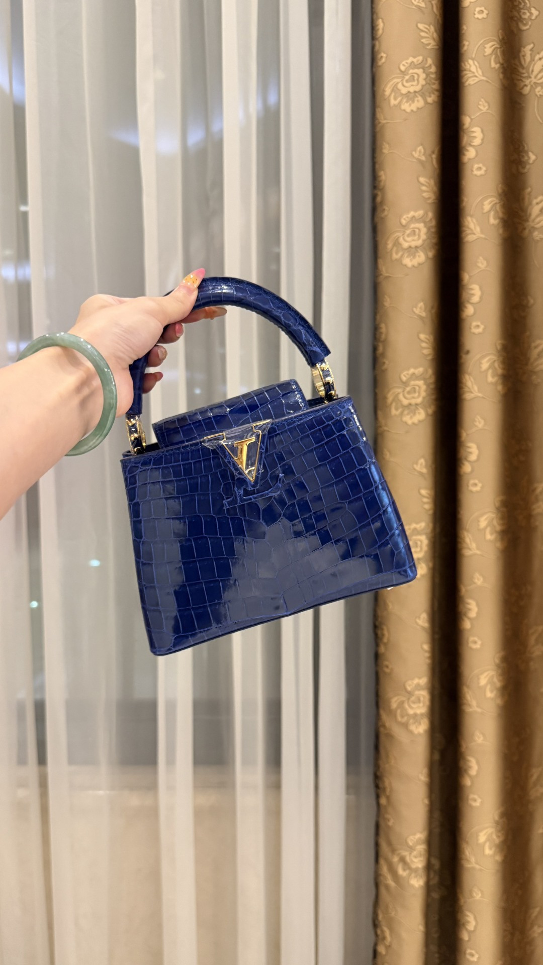 NO:852117,Ready to move, lv caucines real crocodile is in stock. Every girl can have one. #Crocodile skin is the diamond leather in all bags. It is rare, precious and eternal, and can capture the hearts of all girls. Louis vuitton, crocodile skin, Hermes,19860909蠢蠢欲动 lv caucines真鳄鱼 现货供应每个女生都可以拥有一只#鳄鱼皮是所有包包里面的钻石皮革 稀有珍贵而且永恒,可以俘化所有女生的心哦,,louis vuitton,crocodile skin,Hermes,,Bag