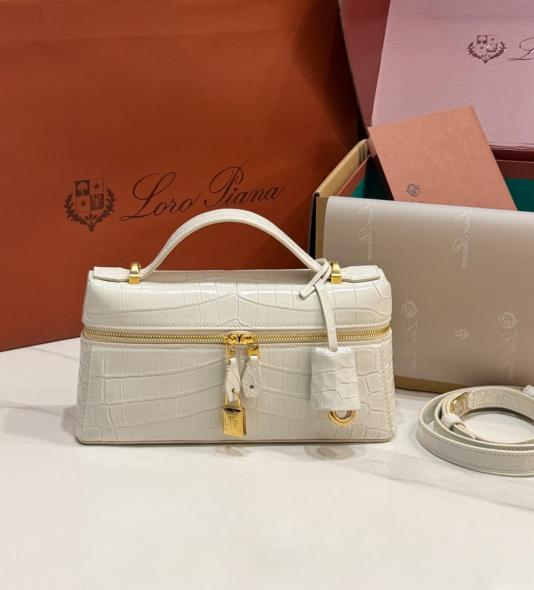 NO:879467,L23 crocodile skin, original and genuine, available from stock #very high-end, easy to hold, lazy and cool,, crocodile skin, Hermes,19860909L23鳄鱼皮 原件正品同步,现货供应 #很高级轻松拿捏慵懒清冷感,,crocodile skin,Hermes,,Bag