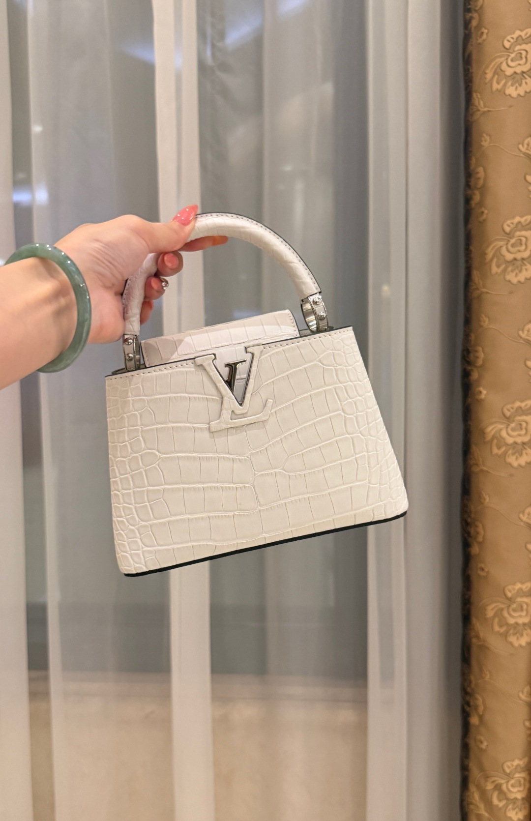 NO:893984,Ready to move, lv caucines real crocodile is in stock. Every girl can have one. #Crocodile skin is the diamond leather in all bags. It is rare, precious and eternal and can capture the hearts of all girls. Louis vuitton, crocodile skin, Hermes,19860909蠢蠢欲动 lv caucines真鳄鱼 现货供应每个女生都可以拥有一只#鳄鱼皮是所有包包里面的钻石皮革 稀有珍贵而且永恒可以俘化所有女生的心哦,,louis vuitton,crocodile skin,Hermes,,Bag
