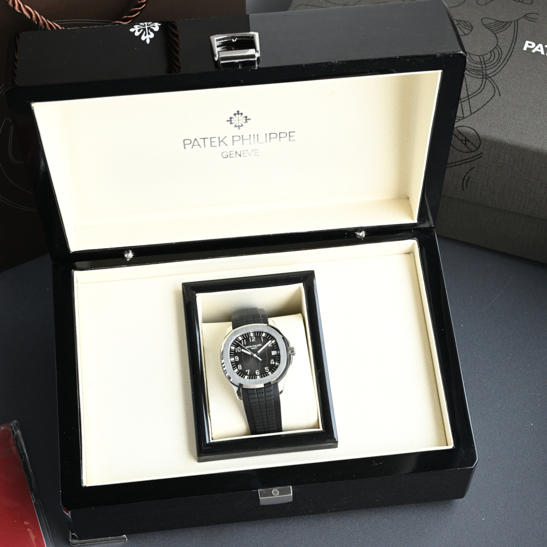 NO:393240,Patek Philippe Grenade 5167 40mm new upgraded version, the original mold opening is not a normal version in the market. 1. The upgraded movement is fully engraved, clear and wear-free, and the texture is ultimate. 2. The upgraded automatic trolley piece is adopted, Swiss ultra-precision bearings, and the industry's unprecedented installation trolley piece technology is achieved to achieve 100% noise reduction. 3. The original movement, no fake clips, no fake balance wheels, no fake rubies. The 3k factory completely replicated the 3.3mm out-of-print high-quality 330SC movement. 4. The upgraded dial Arabic numerals are ultra-bright, and the overall harmony and synchronous brightness is achieved. 5. The imported rubber strap is upgraded, and the feel and visual effect are comparable to the original. In extreme cold and high temperatures, they are maintained with corrosion resistance, odor resistance, long-lasting wear resistance, and corrosion resistance. 6. Each watch on the calendar window is horizontally positioned without deflection.  7. Debugging the smoothness of the head gear to the best state. Make the upgraded grenade adjustment time and the feel of the winding of the chain smooth. 8. Upgraded the thickness of the entire watch is 8.3 mm, perfectly realizing the thinnest mechanical watch on the entire network, equivalent to the original thickness. It is extremely comfortable to wear. 9. Upgraded the Patek Philippe logo, perfectly matched and fitted. No offset and movement. Upgraded the original machine noise-free lettering version.,,patek philippe19860909百达翡丽 手雷5167型40mm全新升级最高版本,原版开模非市场普通版本. 1.升级机芯全部精雕刻字,清晰不磨损,纹理做到极致. 2.升级自动陀片,采用瑞士超精密轴承,业界史无前例的安装陀片工艺.做到百分百降噪音. 3.原版机芯,无假夹版,无假摆轮,无假红宝石.3k厂完整的复刻出3.3毫米的绝版高品质330SC机芯. 4.升级表盘阿拉伯数字夜光超亮,而且整体做到和谐一致同步亮度. 5.升级了进口橡胶表带,手感和视觉效果堪比原装.在极寒和高温的情况下都保持防腐,防臭,经久耐磨,抗腐蚀性. 6.日历窗口每一只手表做了水平正位,不出现偏斜遮挡. 7.把头调节档位顺畅度的多次调试,调试到最佳状态.使得升级版手雷调校时间和上链的手感畅顺 8.升级了整个手表厚度8.3毫米,完美实现全网最薄机械表,等同原装厚度.佩戴起来舒适无比. 9.升级了表扣百达翡丽logo,完美的对接合位.无偏移和走位的情况.升级原版机无噪音刻字版.,,patek philippe,Watch