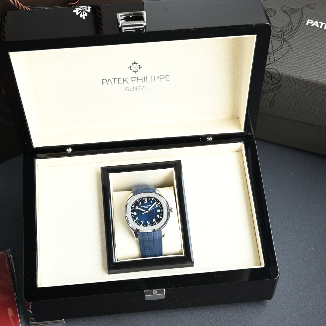 NO:393242,Patek Philippe grenade type 42mm new upgraded version, the original mold opening is not a normal version in the market. 1. The upgraded movement is fully engraved, clear and not worn, and the texture is ultimate. 2. The upgraded automatic trolley piece is adopted, Swiss ultra-precision bearings, and the industry's unprecedented installation trolley piece technology is achieved to achieve 100% noise reduction. 3. The original movement, no fake clips, no fake balance wheels, no fake rubies. The 3k factory completely reproduces the 3.3mm out-of-print high-quality 330SC movement. 4. The upgraded dial Arabic numerals are ultra-bright, and the overall harmony and synchronous brightness is achieved. 5. The imported rubber strap is upgraded, and the feel and visual effect are comparable to the original. In extreme cold and high temperatures, they are maintained with corrosion resistance, odor resistance, long-lasting wear and corrosion resistance. 6. Each watch on the calendar window is horizontally positioned without deflection.  7. Debugging the smoothness of the head gear to the best state. Make the upgraded grenade adjustment time and the feel of the winding of the chain smooth. 8. Upgraded the thickness of the entire watch is 8.3 mm, perfectly realizing the thinnest mechanical watch on the entire network, equivalent to the original thickness. It is extremely comfortable to wear. 9. Upgraded the Patek Philippe logo, perfectly matched and fitted. No offset and movement. Upgraded the original machine noise-free lettering version.,,patek philippe19860909百达翡丽 手雷型42mm全新升级最高版本,原版开模非市场普通版本. 1.升级机芯全部精雕刻字,清晰不磨损,纹理做到极致. 2.升级自动陀片,采用瑞士超精密轴承,业界史无前例的安装陀片工艺.做到百分百降噪音. 3.原版机芯,无假夹版,无假摆轮,无假红宝石.3k厂完整的复刻出3.3毫米的绝版高品质330SC机芯. 4.升级表盘阿拉伯数字夜光超亮,而且整体做到和谐一致同步亮度. 5.升级了进口橡胶表带,手感和视觉效果堪比原装.在极寒和高温的情况下都保持防腐,防臭,经久耐磨,抗腐蚀性. 6.日历窗口每一只手表做了水平正位,不出现偏斜遮挡. 7.把头调节档位顺畅度的多次调试,调试到最佳状态.使得升级版手雷调校时间和上链的手感畅顺 8.升级了整个手表厚度8.3毫米,完美实现全网最薄机械表,等同原装厚度.佩戴起来舒适无比. 9.升级了表扣百达翡丽logo,完美的对接合位.无偏移和走位的情况.升级原版机无噪音刻字版.,,patek philippe,Watch