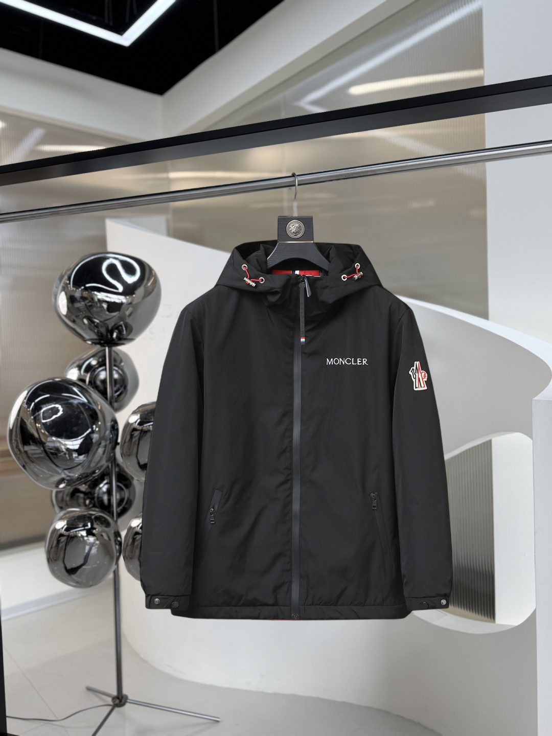 NO:626235,Mengkou, complete with three standards, ss new winter down jacket, the new product on the show is in perfect condition, comfortable and warm, the color is full and attractive, the very outstanding design can easily enhance the fashion sense, the workmanship is extremely sophisticated and rigorous, and the wiring is neat and meticulous!  A masterpiece from a famous designer!  The upper body does not look bloated and is super handsome!  Available sizes M ~ XXXL,,Moncler,jackets & coats,down jacket,alexander wang19860909蒙口 三标齐全 ss冬季新款羽绒棉服外套,秀场新品品相非常完美,舒适保暖,色泽饱满诱人,非常出彩的设计,轻松将时髦感进阶,做工极为考究严谨,走线工整细致！大牌设计师巨作！上身不显臃肿、超级帅气！现货码数M ～ XXXL,,Moncler,jackets & coats,down jacket,alexander wang,Men's clothing