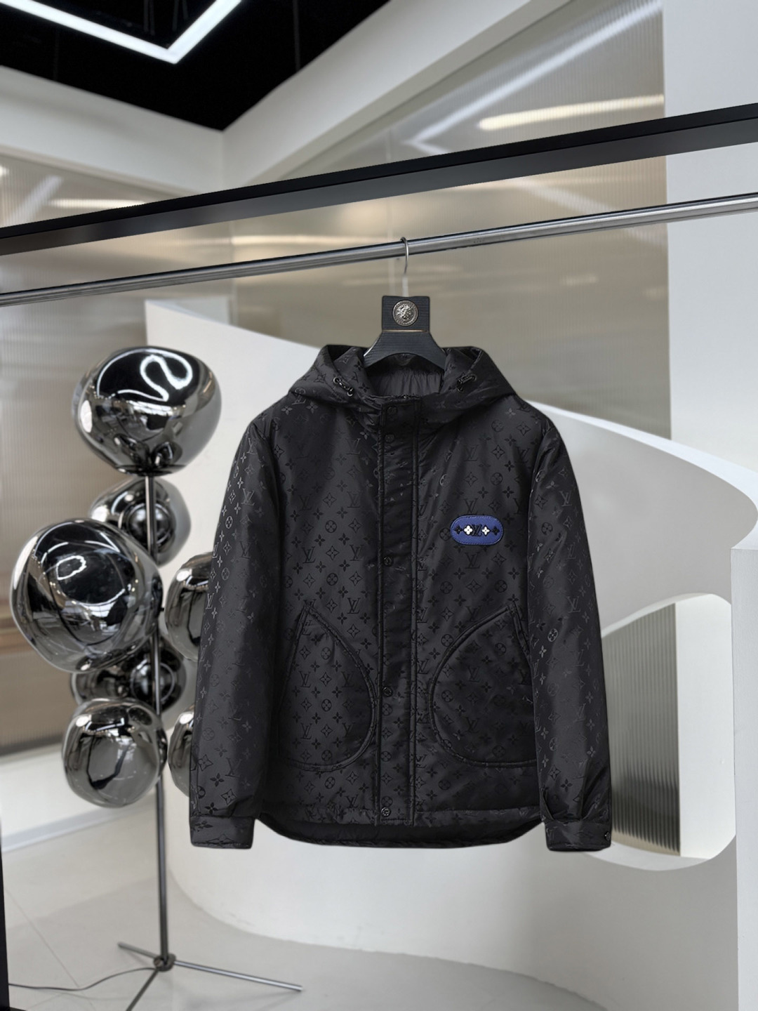 NO:626242,LV's new winter down 90 white duck down jacket, the new product on the show is in perfect condition, comfortable and warm, the color is full and attractive, the very outstanding design easily enhances the fashion sense, the workmanship is extremely sophisticated and rigorous, and the wiring is neat and meticulous!  A masterpiece from a famous designer!  The upper body does not look bloated and is super handsome!  Counter size M～XXXL,,louis vuitton,jackets & coats,down jacket,alexander wang19860909LV 冬季新款羽绒90白鸭绒外套,秀场新品品相非常完美,舒适保暖,色泽饱满诱人,非常出彩的设计,轻松将时髦感进阶,做工极为考究严谨,走线工整细致！大牌设计师巨作！上身不显臃肿、超级帅气！柜台码数M～XXXL,,louis vuitton,jackets & coats,down jacket,alexander wang,Men's clothing