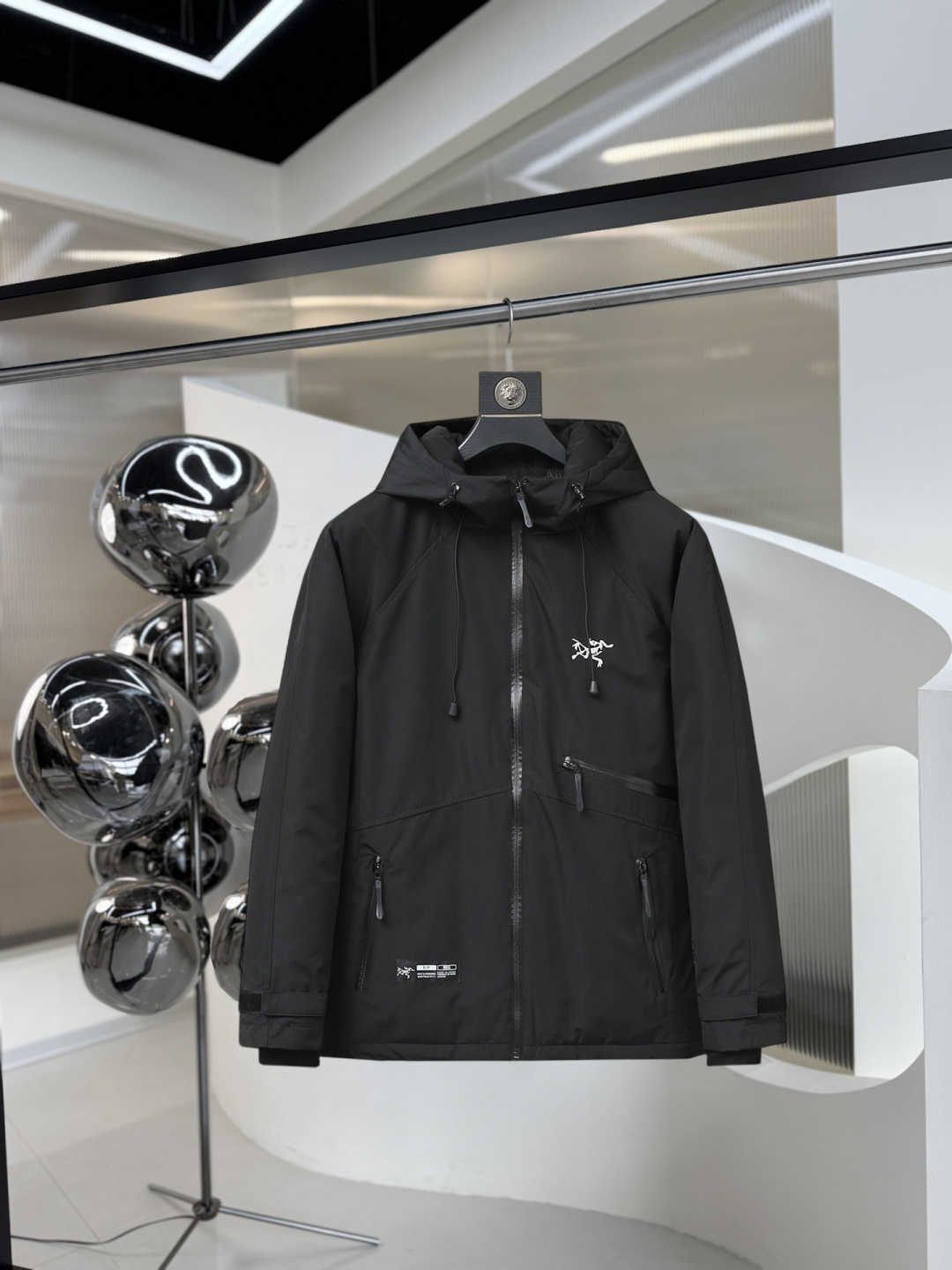 NO:626264,Arc'teryx's new winter down 90 white duck down jacket, the new product on the show is in perfect condition, comfortable and warm, the color is full and attractive, the very outstanding design can easily enhance the fashion sense, the workmanship is extremely sophisticated and rigorous, and the wiring is neat and meticulous!  A masterpiece from a famous designer!  The upper body does not look bloated and is super handsome!  Counter size M～XXXL,arc'teryx,jackets & coats,down jacket,alexander wang19860909始祖鸟 冬季新款羽绒90白鸭绒外套,秀场新品品相非常完美,舒适保暖,色泽饱满诱人,非常出彩的设计,轻松将时髦感进阶,做工极为考究严谨,走线工整细致！大牌设计师巨作！上身不显臃肿、超级帅气！柜台码数M～XXXL,arc'teryx,jackets & coats,down jacket,alexander wang,Men's clothing