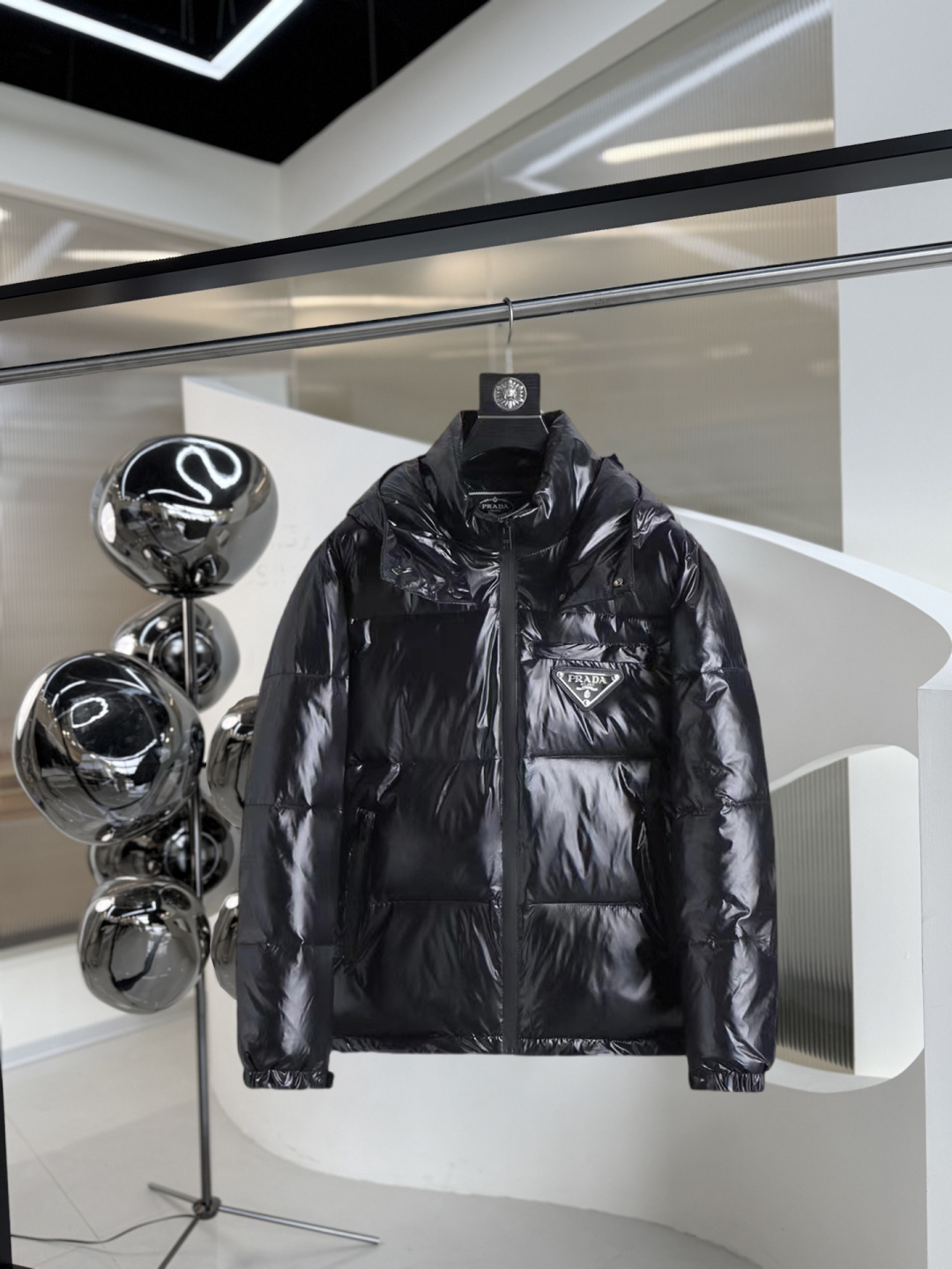 NO:626269,The hot item for the beginning of winter, Prada's new ss winter down jacket with all three standards, the new product on the show is in perfect condition, comfortable and warm, the color is full and attractive, the design is very outstanding, it can easily enhance the fashion sense, the workmanship is extremely sophisticated and rigorous, and the wiring is neat and meticulous!  A masterpiece from a famous designer!  The upper body does not look bloated and is super handsome!  Available sizes M ~ XXXL,,prada,jackets & coats,down jacket,alexander wang19860909开冬爆款, 普拉达 三标齐全ss冬季新款羽绒服外套,秀场新品品相非常完美,舒适保暖,色泽饱满诱人,非常出彩的设计,轻松将时髦感进阶,做工极为考究严谨,走线工整细致！大牌设计师巨作！上身不显臃肿、超级帅气！现货码数M ～ XXXL,,prada,jackets & coats,down jacket,alexander wang,Men's clothing