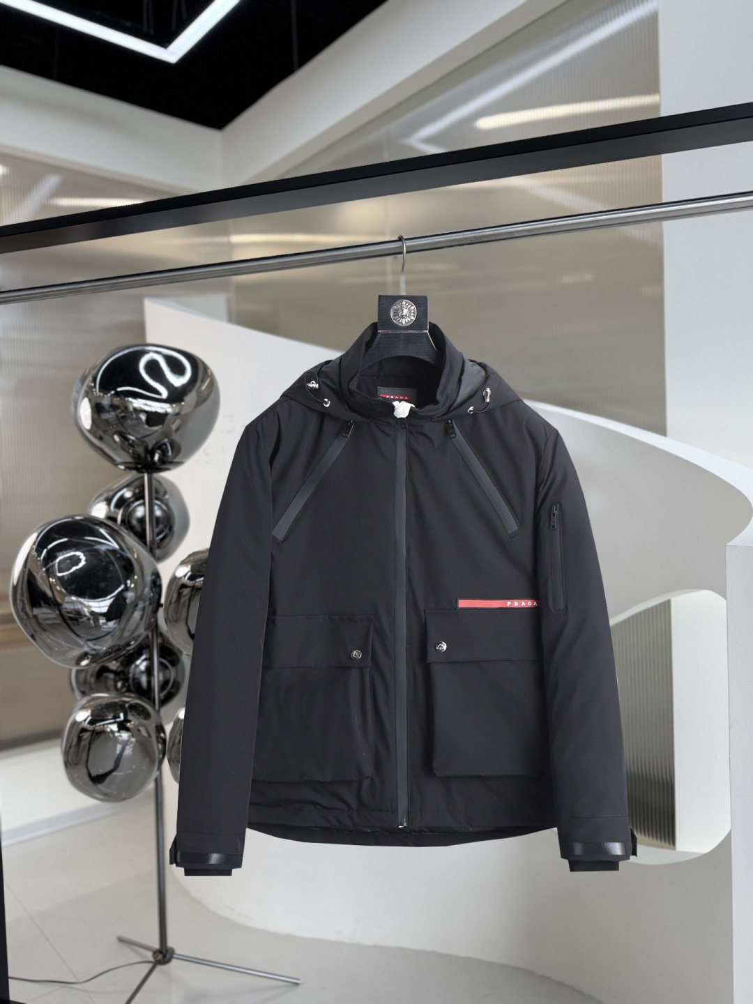 NO:626256,The hot item for the beginning of winter, Prada's new ss winter down jacket with all three standards, the new product on the show is in perfect condition, comfortable and warm, the color is full and attractive, the design is very outstanding, it can easily enhance the fashion sense, the workmanship is extremely sophisticated and rigorous, and the wiring is neat and meticulous!  A masterpiece from a famous designer!  The upper body does not look bloated and is super handsome!  Available sizes M ~ XXXL,,prada,jackets & coats,down jacket,alexander wang19860909开冬爆款, 普拉达 三标齐全ss冬季新款羽绒服外套,秀场新品品相非常完美,舒适保暖,色泽饱满诱人,非常出彩的设计,轻松将时髦感进阶,做工极为考究严谨,走线工整细致！大牌设计师巨作！上身不显臃肿、超级帅气！现货码数M ～ XXXL,,prada,jackets & coats,down jacket,alexander wang,Men's clothing