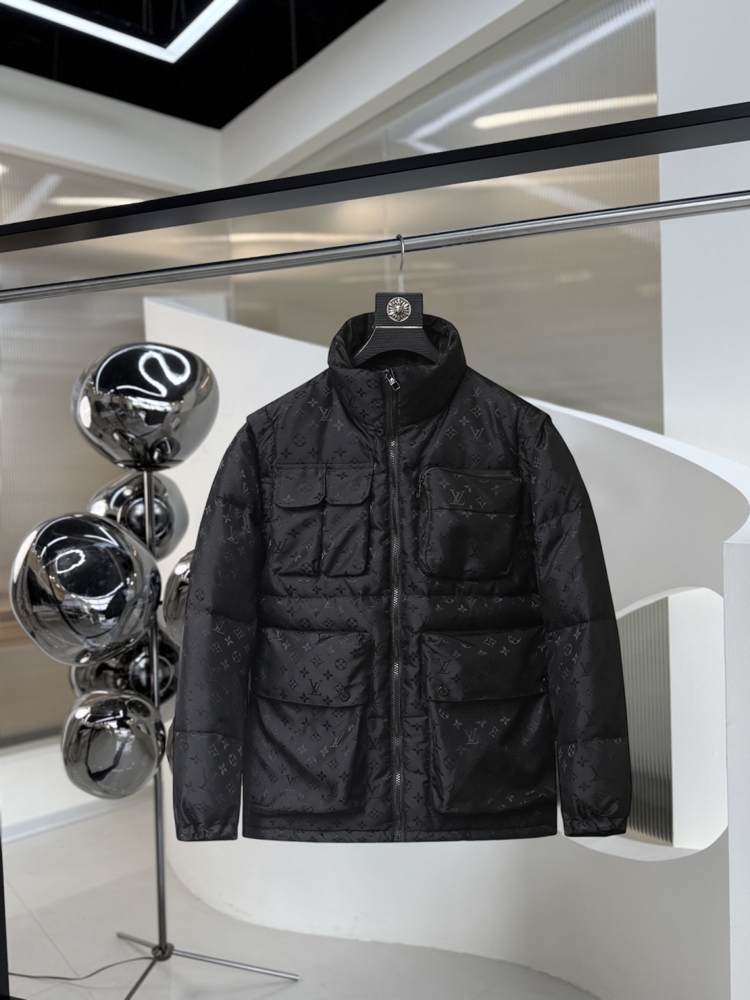 NO:626307,LV's new winter down 90 white duck down jacket, the new product on the show is in perfect condition, comfortable and warm, the color is full and attractive, the very outstanding design easily enhances the fashion sense, the workmanship is extremely sophisticated and rigorous, and the wiring is neat and meticulous!  A masterpiece from a famous designer!  The upper body does not look bloated and is super handsome!  Counter size M～XXXL,,louis vuitton,jackets & coats,down jacket,alexander wang19860909LV 冬季新款羽绒90白鸭绒外套,秀场新品品相非常完美,舒适保暖,色泽饱满诱人,非常出彩的设计,轻松将时髦感进阶,做工极为考究严谨,走线工整细致！大牌设计师巨作！上身不显臃肿、超级帅气！柜台码数M～XXXL,,louis vuitton,jackets & coats,down jacket,alexander wang,Men's clothing