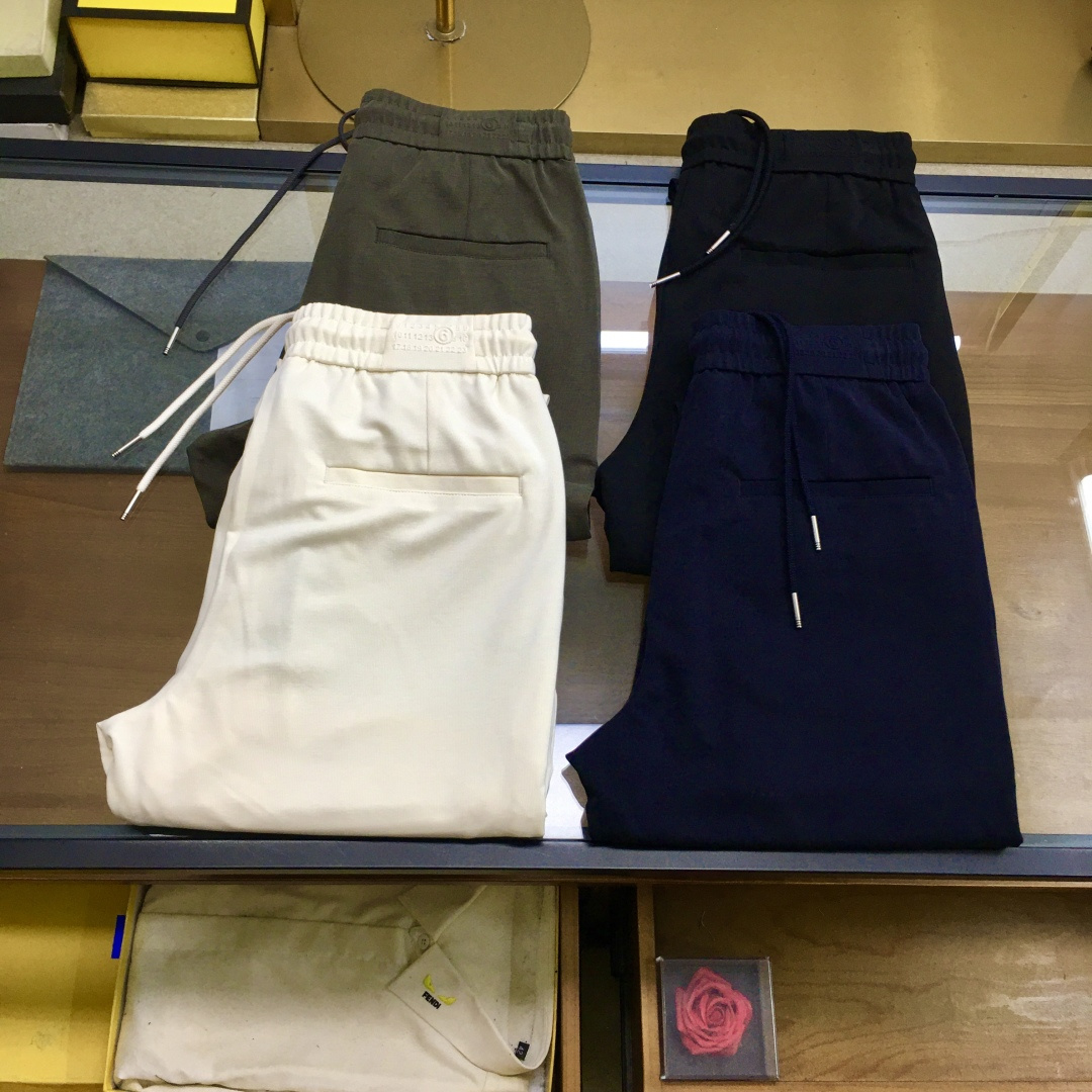 NO:151755,New casual pants [Majila] 2025 new high-end quality casual pants!  The official website is released simultaneously. The brand's classic logo casual pants, customized fabric, excellent comfort, strong hand touch. Very high recognition, perfect quality craftsmanship. Size: 29-38,,alexander wang19860909新品休闲裤【马吉啦】 2025新款高端品质休闲裤！官网同步发售.品牌经典logo休闲裤 ,定制面料,舒适度极好,手触感强烈.辨识度极高,完美品相工艺. 尺码:29-38,,alexander wang,Men's clothing