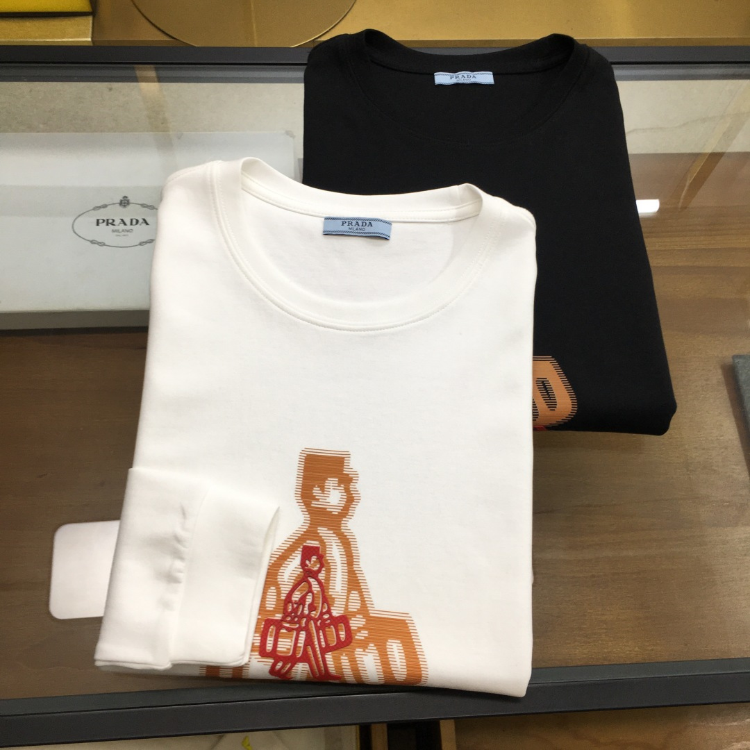 NO:712120,New product after the new year [Prad...] Quarterly fashionable long-sleeved sweatshirt. High-end customized classic series, fashionable and stylish. Classic round neck style, simple and elegant, classic brand high-end LOGO design on the chest. High-grade lining is used to keep warm. It is anti-static and feels comfortable and smooth. The shape is awesome, crisp and stylish.  , a versatile item for street sports, the upper body is low-key yet luxurious, a must-have item for trendy men, available in counter sizes M-4XL [please state your height and weight when placing an order]...,, prada, hoodie, sweatshirts,19860909年后 新品【Prad...】 季时尚长袖卫衣 高端定制经典系列,时尚有型 经典圆领款式,简单大方,胸前经典品牌高档LOGO设计 采用高档内里保暖极佳 可防静电手感舒适顺滑 ,版型超赞 挺括有型 ,街头运动百搭单品,上身低调而不失奢华,潮男必备款专柜尺码M-4XL【下单请报身高体重】..,,prada,hoodie,sweatshirts,,Men's clothing