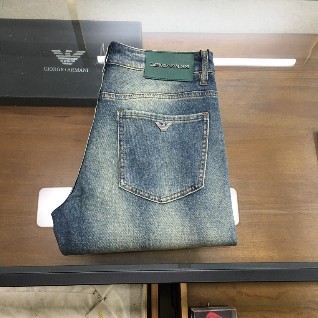 NO:417328,New product 'Aman...i' Spring and summer men's fashionable jeans!  Trading companies have sparse channels and are on sale on the leading official website!  The latest trouser items are dedicated, and all quality-controlled male fans must buy. Such a pair of jeans can be afforded rare in the world!  This jeans are selected for imported washing denim cotton. The flexible and solid fabric is natural and crisp and tough. The feel is soft and elastic. The delicate facial weaving details are irresistible. The fashionable performance brought by this item is irresistible!  The leather logo on the waist nameplate, retro buttons engraved with exquisite words and logos, and the YKK metal zipper closure on the closure, all the auxiliary materials are exquisitely configured!  The jeans have a perfect cut, and the daily matching is enough to improve your outfit style. The upper body effect will definitely not disappoint you!  Size 29-38 (no 37), jeans,alexander wang19860909新品《Aman...i》 春夏男士时尚牛仔长裤！贸易公司渠道稀出,领先官网发售！最新裤装单品奉献,所有品质控男粉必须入手的极品,这样一条段位的牛仔裤,担得起世所罕见！ 此款牛仔裤甄选客供进口水洗牛仔棉布制成,柔韧又坚实的面料天然的挺括和硬朗既视感,手感柔软富有弹力,细腻的面部织纹细节,这种单品所带来的时髦性能让人无法抵抗！后腰铭牌皮标,刻有精致字样Logo的复古纽扣,以及门襟YKK金属拉链闭合,所有辅料配置精妙绝伦！牛仔裤版型完美剪裁,日常搭配起来足以提升你的穿搭格调,上身效果绝对不会让你失望！ 尺码29-38（无37）,,jeans,alexander wang,Men's clothing