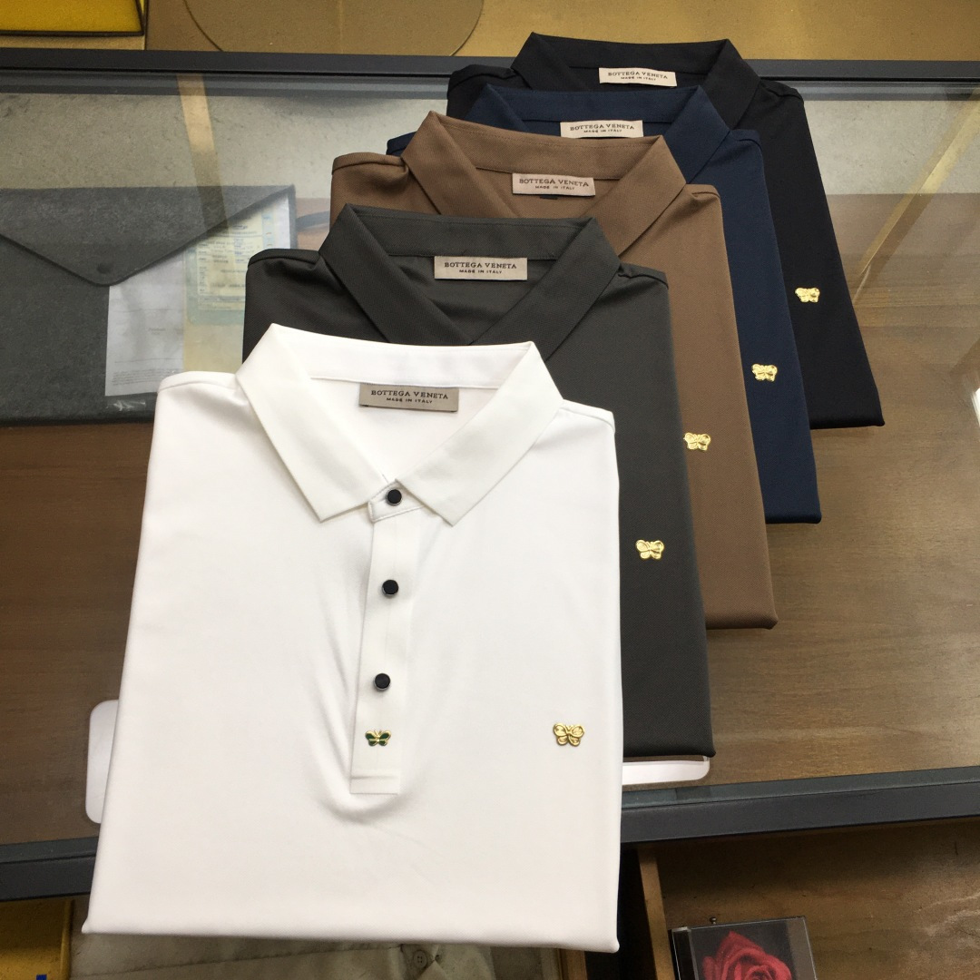 NO:454178,New product [B.v] High-end Polo 2025SS Spring and Summer New Product Go Fashion and Casual Lapel T-shirt, Selected High-quality Tennis Cool Fabric, Stainless Cutting Process, Exquisite Logo Design Logo for Tight Needles on the chest, Customer-supplied hardware and accessories, Simple and easy to match, a must-have item for casual business men!  SizeM-4XL [Please report height and weight by placing an order], tees, t-shirt, alexander wang19860909新品【B.v】高端Polo 2025SS春夏新品 Go 时尚休闲翻领T恤,甄选优质天丝凉爽面料,无痕切割工艺,胸前密针精致logo设计标识,客供订织五金辅料,简约易搭配,休闲商务男人必备单品！ SizeM-4XL【下单请报身高体重】,,tees，t-shirt,alexander wang,Men's clothing