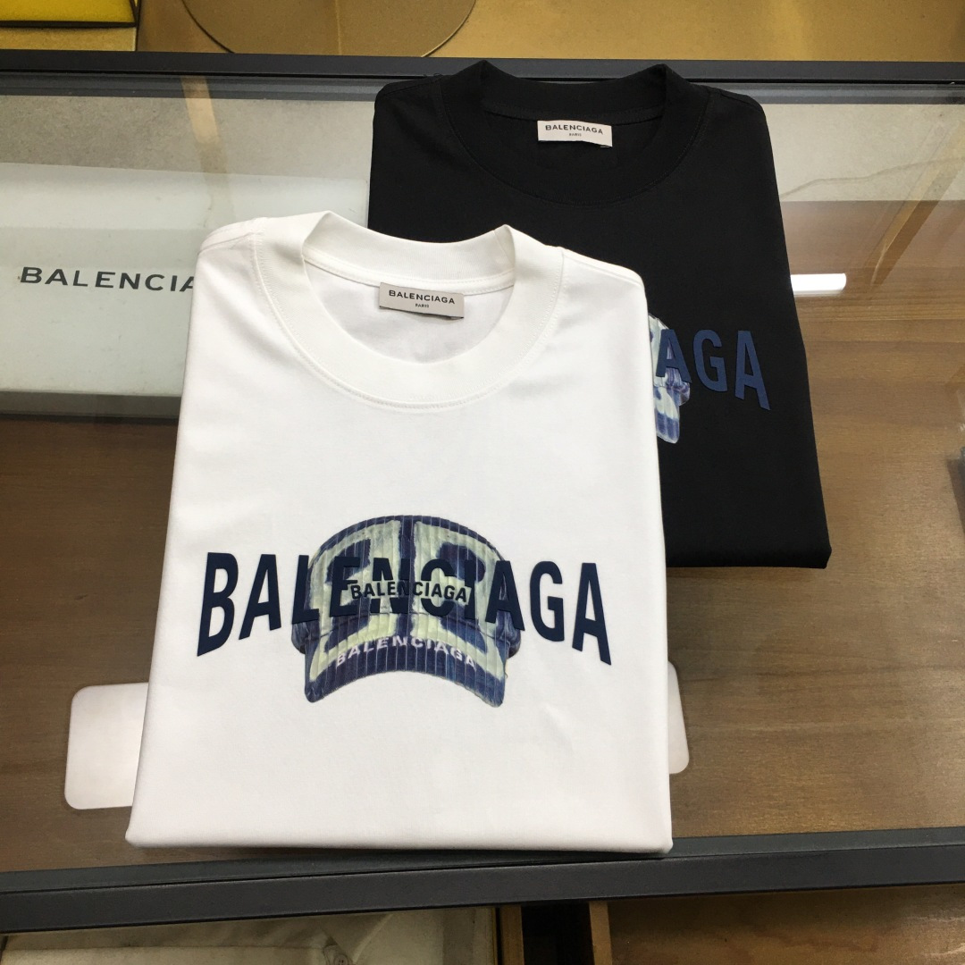 NO:410702,New trendy brand 'BLCA...' 2025 new trendy brand short-sleeved T-shirt (slightly wide in style) The darling of the Italian fashion industry!  Men's short sleeves!  While the materials are exquisite, the overall design is quite fashionable. Today I recommend his versatile and classic styles. The logo design on the chest brand is printed and designed with vivid personality!  The fabric is made of customer-supplied fixed-woven Gaoke Re-English Long-Wire Cotton, and the high-quality Long-Wire Cotton raw materials are selected!  It has a smooth and smooth feel on the skin, and the upper body is crisp and stylish!  Comfort and breathability are perfect!  All fabrics are excellent!  M-4XL, T-shirt,tees,t-shirt,alexander wang19860909新品潮牌 《BLCA...》 2025新款潮牌短袖T恤（版型微阔）意大利时尚界的宠儿！ 男士短袖！材质用料讲究的同时 整体的设计颇具时尚感 今天推荐他家百搭经典款 胸前品牌logo设计 采用印花设计 个性生动！面料采用客供定织高克重新疆长绒棉,甄选上等长绒棉花原料！亲肤挺滑手感,上身挺括有型！舒适性与透气性完美兼备！面料皆为上乘！M-4XL,,T-shirt,tees，t-shirt,alexander wang,Men's clothing