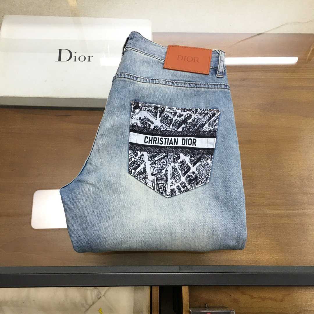 NO:410688,New product [Dio...r] New# - New spring and summer style, men's jeans original original cloth original wash water!  Imported original washing elastic fabrics, complex handicrafts superimposed, any washing step will become a completely different color effect after a few more seconds, so it is more precious, especially long-lasting and odor-resistant... Use the best tannin elastic texture, genuine leather leather cards, high-quality metal accessories... to create a unique and original jeans style!  Classic logo embossing technology, original hardware and accessories, super positive style, comfortable and breathable, extremely high grade, counter quality, and handsome upper body. Number of codes 29-38 (35 37), dior, jeans, alexander wang19860909新品【Dio...r】 New# -春夏新款,男士牛仔裤原厂原布原洗水！进口原版水洗弹力面料,复杂的手工艺叠加,任何一个洗水环节多停留几秒都会变成完全不一样的颜色效果,所以越加珍贵,特别持久、耐味…… 选用上乘的丹宁弹力质感,真皮皮牌、高定的金属辅料……打造出独特及原创的牛仔裤款型！ 经典logo压花工艺,原版五金辅料,版型超正,舒适透气,档次极高,专柜品质,上身帅气十足. 码数29-38（35 37）,,dior,jeans,alexander wang,Men's clothing