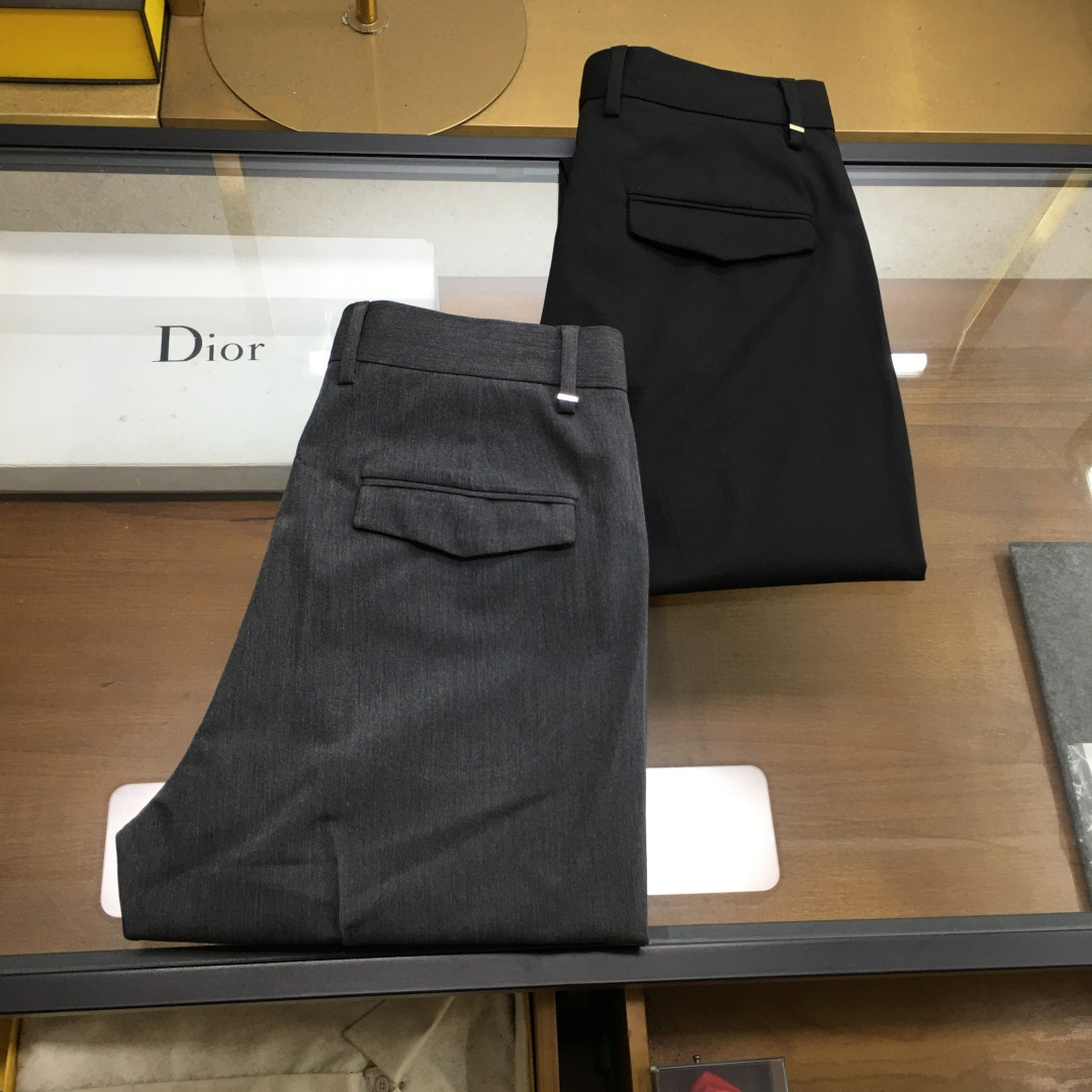 NO:131097,Counter [Dio.r] high-end customization... 2025 new products are available in the counter. The physical store has the best casual trousers, the pocket embroidery pattern is unique and fashionable, suitable for all ages. The highest version of the imported woven material in the market. It is comfortable, soft and skin-friendly, and the upper body effect is super fashionable and versatile, straight and stylish, a must-have for the wardrobe!  Suitable for any occasion!  Number of codes 29-3837.,dior,alexander wang19860909专柜【Dio.r】高端定制.. 2025款新品 专柜有售 实体店已极品休闲西裤,口袋刺绣图案个性时尚,适合各个年龄段.市场最高版本的进口梭织料.舒适柔软亲肤,上身效果超级棒时尚百搭,笔挺有型,衣橱必备！适合任何场合穿着 ！码数29-3837.,,dior,alexander wang,Men's clothing