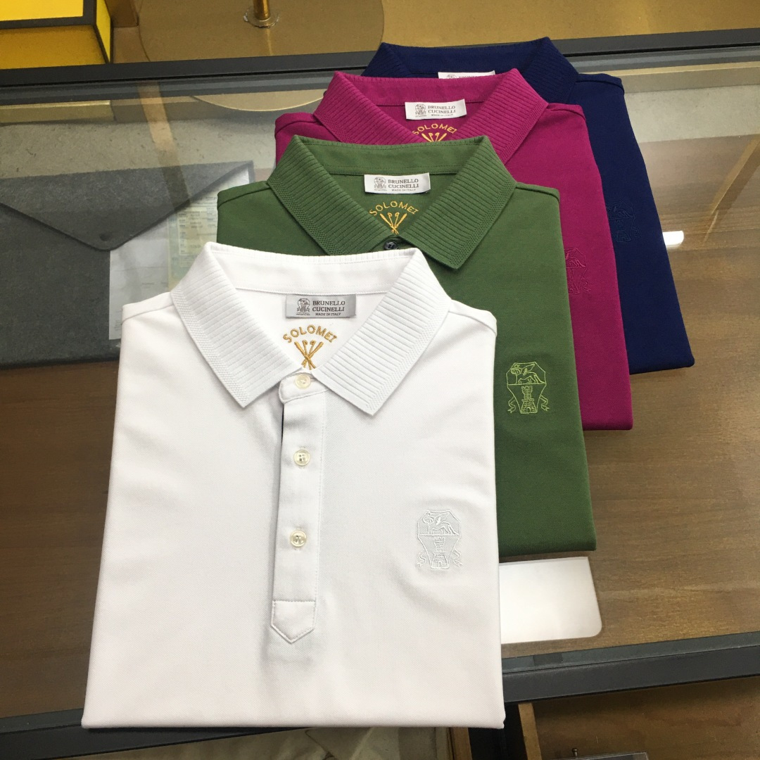 NO:143261,New counter products [B.C] Spring and summer men's fine products, mesh cotton lapel short-sleeved POLO shirt, trading company's channel orders are on sale, the buckle lapel design is refreshing and neat, and the brand logo embroidery on the chest is simple and elegant. This half-sleeved shirt is the main style this summer. As a choice for the elite men's clothing in the workplace, it will never disappoint. It is accurate in one step. Especially as his main men's clothing series, it is definitely a masterpiece of craftsmanship!  The fabric is so explosive!  !  The drooping feels good, the upper body hangs naturally, showing its spirit and neatness, and the fabric is breathable and breathable ~ Don’t be too comfortable to wear in summer!  Too cool!  The most popular Polo shirt, but it's easy to wear!  No age limit!  Husband, dad, and men's tickets are fine!  Everything is just right between loose fit and slim fit, which is very suitable for Asian figures. It is not the kind of fried chicken fat, basically men of all figures can control it!  Any jeans or casual pants are fine!  Color 4 colors, green broken Size M-XXXL M size shoulder width 45 bust 106 Clothes length 69.5 Sleeve length 21 L size shoulder width 46 Bust 110 Clothes length 70.5 Sleeve length 22 XL size shoulder width 47 Bust 114 Clothes length 71.5 Sleeve length 23 2XL size shoulder width 48 Bust 118 Clothes length 72.5 Sleeve length 24 3XL size shoulder width 49 Bust 122 Clothes length 73.5 Sleeve length 25.,,jeans,T-shirt,alexander wang19860909专柜新品【B.C】 春夏款男士精品 网眼棉质翻领短袖POLO衫 贸易公司渠道订单精品发售,粒扣翻领设计清爽利落,胸前品牌logo刺绣简约大气,这款半袖衫是今夏的主推款,作为职场男装精英人士的选择,从来不会让人失望,精准一步到位, 特别作为他家主打男装系列, 绝对是匠心杰作！ 面料好爆了！！垂坠感很好,上身自然垂下,显精神显利落,面料透气体感～夏天穿不要太舒服！太凉快！备受喜爱的Polo衫 但是就是实穿好穿！没有年龄限制！老公,老爸,男票都可以！介于宽松版型和修身版型之间一切都刚刚好,很适合亚洲人身材,不是那种炒鸡肥大的,基本上各种身材的男士都可以驾驭！随便配个牛仔裤,或者休闲裤都可以！ 颜色4色,绿色断 尺码M-XXXL M码肩宽45 胸围106 衣长69.5 袖长21 L码肩宽46 胸围110 衣长70.5 袖长22 XL码肩宽47 胸围114 衣长71.5 袖长23 2XL码肩宽48 胸围118 衣长72.5 袖长24 3XL码肩宽49 胸围122 衣长73.5 袖长25.,,jeans,T-shirt,alexander wang,Men's clothing