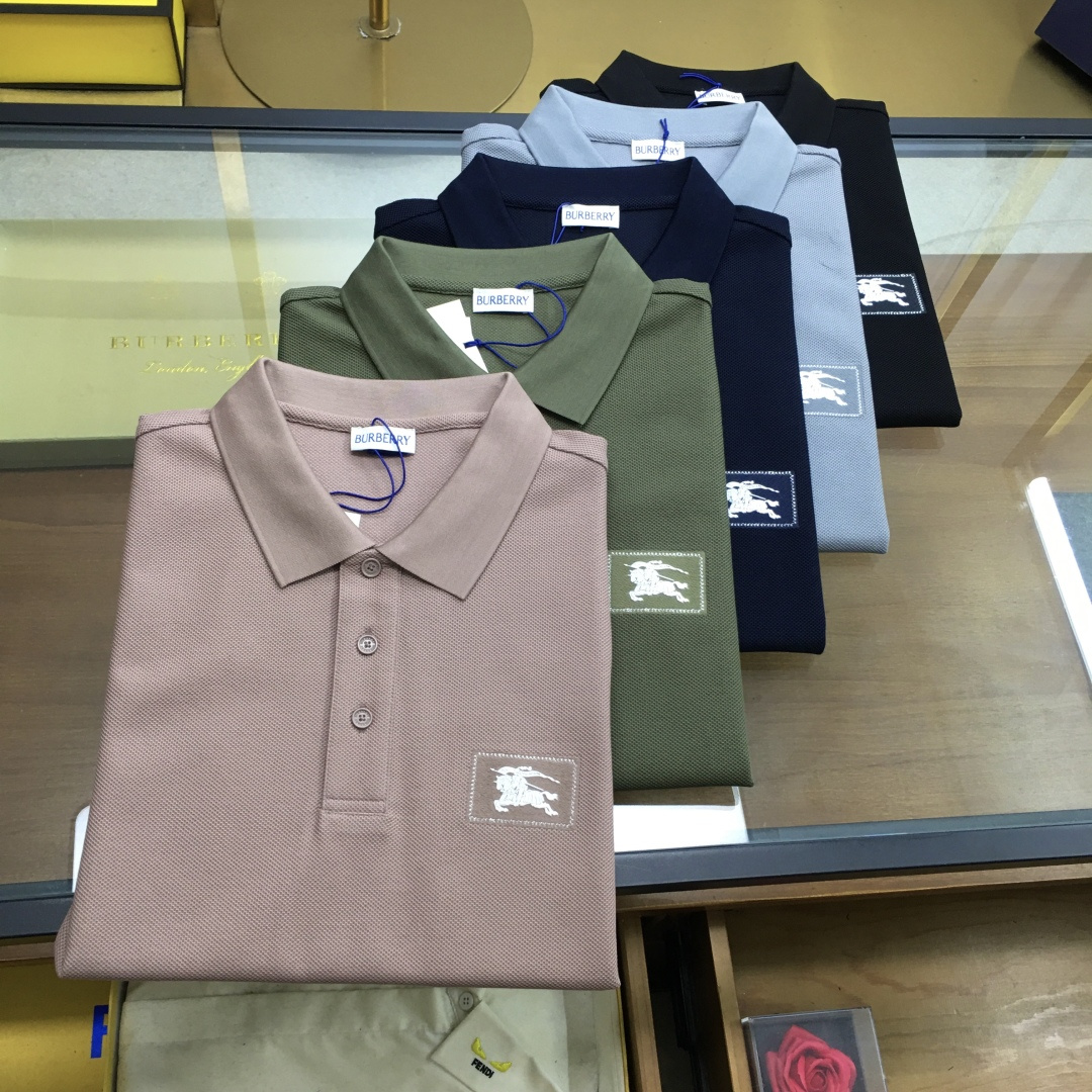 NO:143218,New counter products [Burber...y] New products, fashionable POLO/lamb short sleeves, high-end custom versatile styles, anyone can easily control them, full-custom fabric craftsmanship, luxurious classic brand logo design on the chest, very high-end, those who understand goods must enter!  The style and tailoring are slim styles, which are very exquisite, showing aura and highlighting the exquisiteness of business men. This is the unique feature, the right slim fit, and the upper body effect is very good!  Counter size M-3XL..., burberry, T-shirt, alexander wang19860909专柜新品【Burber...y】 新品 时尚POLO/翻领短袖 高级定制百搭款式 任何人都可以轻松驾驭 面料全订制工艺 胸前奢华经典品牌logo设计,非常显档次懂货的必须入！版型剪裁属于修身款 非常精致,显气场,又会凸显商务男士的精致,这就是独到之处,恰到好处的修身,上身效果非常赞！专柜尺码M-3XL..,,burberry,T-shirt,alexander wang,Men's clothing