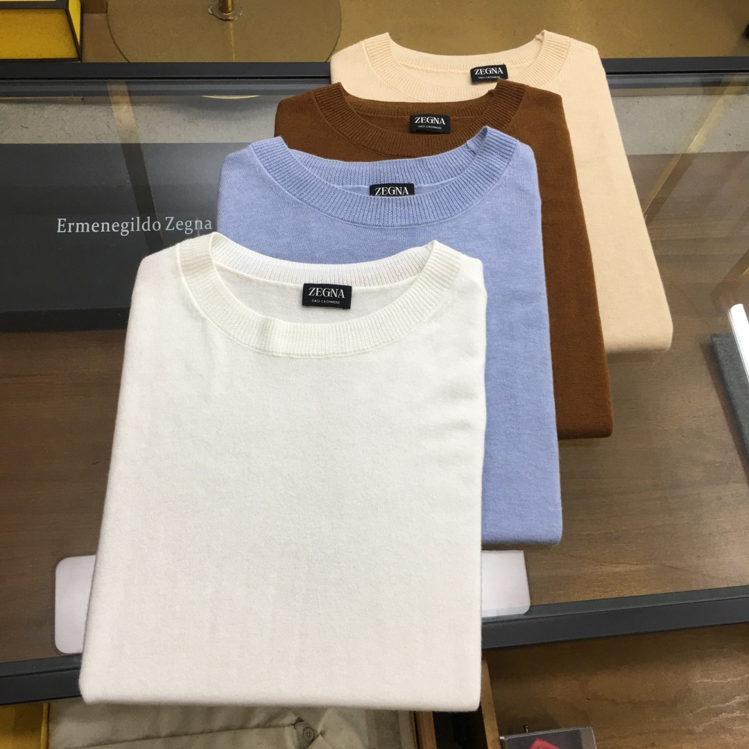 NO:501091,The new counter product 'Jenia' S-XL (report height and weight) is a new spring and summer short-sleeved sweater, released simultaneously on the official website, imported Italian blended wool, light and soft, the whole piece adopts 14 knitting method, and special color materials for men's clothing, shadow red, water mist gray, night stream blue. The upper body is skin-friendly and comfortable, breathable, low-key and luxurious. Colors are Luoma brown, light khaki, glacier blue, polar white. Numbers of 46/S, 48/M, 50/L, 52/XL, zegna, T-shirt, alexander wang19860909专柜新品《杰尼亚》S-XL(报身高体重) 春夏新品短袖针织衫,官网同步发售,意大利进口混纺羊毛,轻薄柔软,全件采用14针织法,选用男装特别色料,暗影红,水雾灰,夜涧蓝.上身亲肤舒适透气,低调奢华. 颜色珞玛棕,浅卡其,冰川蓝,极地白 码数46/S,48/M,50/L,52/XL,,zegna,T-shirt,alexander wang,Men's clothing