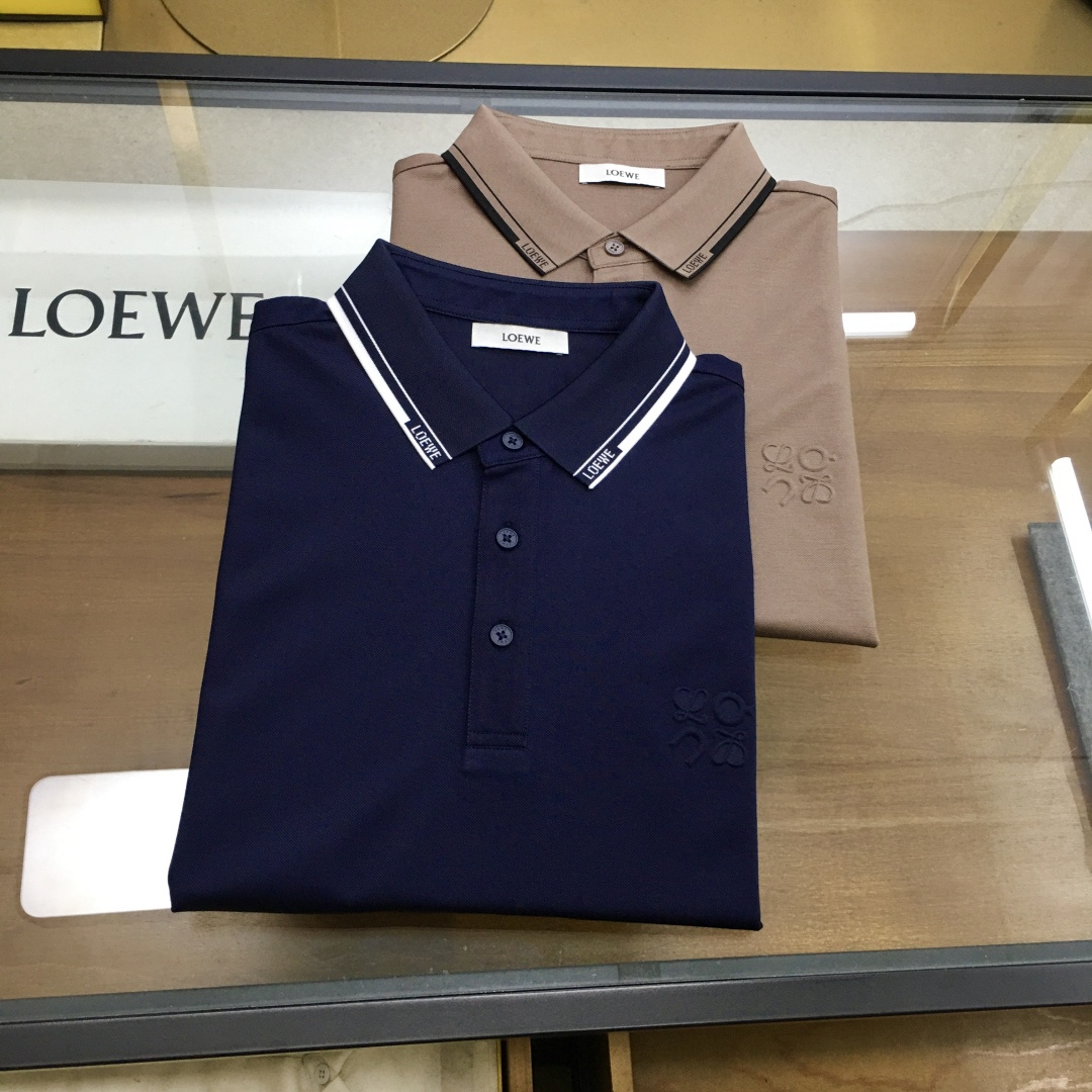 NO:424980,New counter products [Loew...] New spring and summer products, fashionable POLO/lamb short sleeves, high-end custom versatile styles, anyone can easily control them, full-custom fabric craftsmanship, luxurious classic brand logo design on the chest, very high-end, those who understand goods must enter!  The style and tailoring are slim styles, which are very exquisite, showing aura and highlighting the exquisiteness of business men. This is the unique feature, just right slim fit, and the upper body effect is very good!  Counter size M-3XL., loewe, T-shirt, alexander wang19860909专柜新品【Loew...】 春夏新品 时尚POLO/翻领短袖 高级定制百搭款式 任何人都可以轻松驾驭 面料全订制工艺 胸前奢华经典品牌logo设计,非常显档次懂货的必须入！版型剪裁属于修身款 非常精致,显气场,又会凸显商务男士的精致,这就是独到之处,恰到好处的修身,上身效果非常赞！专柜尺码M-3XL.,,loewe,T-shirt,alexander wang,Men's clothing