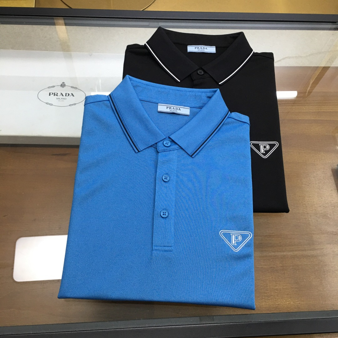 NO:138673,New counter products [Prad...] 2025 spring and summer new products, fashionable POLO/lamb short sleeves, high-end custom versatile styles, anyone can easily control them, full custom fabric craftsmanship, luxurious classic brand logo design on the chest, very high-end, those who understand goods must enter!  The style and tailoring are slim styles, which are very exquisite, showing aura and highlighting the exquisiteness of business men. This is the unique feature, the right slim fit, and the upper body effect is very good!  Counter size M-3XL., prada, T-shirt, alexander wang19860909专柜新品【Prad...】 2025春夏新品 时尚POLO/翻领短袖 高级定制百搭款式 任何人都可以轻松驾驭 面料全订制工艺 胸前奢华经典品牌logo设计,非常显档次懂货的必须入！版型剪裁属于修身款 非常精致,显气场,又会凸显商务男士的精致,这就是独到之处,恰到好处的修身,上身效果非常赞！专柜尺码M-3XL.,,prada,T-shirt,alexander wang,Men's clothing