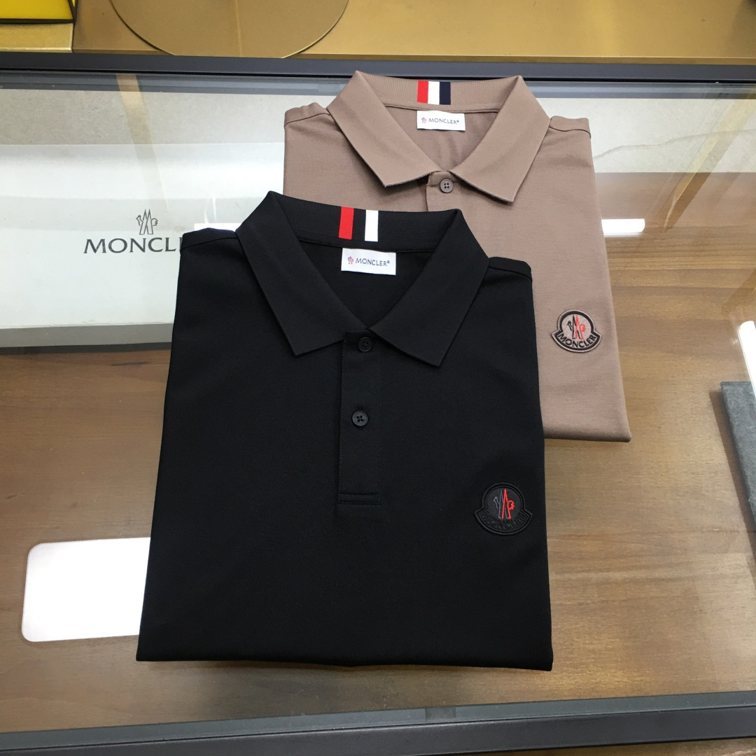 NO:138667,New counter products [Moncle...] 2025 spring and summer new products, fashionable POLO/lamb short sleeves, high-end custom versatile styles, anyone can easily control them, full custom fabric craftsmanship, luxurious classic brand logo design on the chest, very high-end, those who understand goods must enter!  The style and tailoring are slim styles, which are very exquisite, showing aura and highlighting the exquisiteness of business men. This is the unique feature, the right slim fit, and the upper body effect is very good!  Counter size M-3XL., christian louboutin, T-shirt, alexander wang19860909专柜新品【Moncle...】 2025春夏新品 时尚POLO/翻领短袖 高级定制百搭款式 任何人都可以轻松驾驭 面料全订制工艺 胸前奢华经典品牌logo设计,非常显档次懂货的必须入！版型剪裁属于修身款 非常精致,显气场,又会凸显商务男士的精致,这就是独到之处,恰到好处的修身,上身效果非常赞！专柜尺码M-3XL.,,christian louboutin,T-shirt,alexander wang,Men's clothing