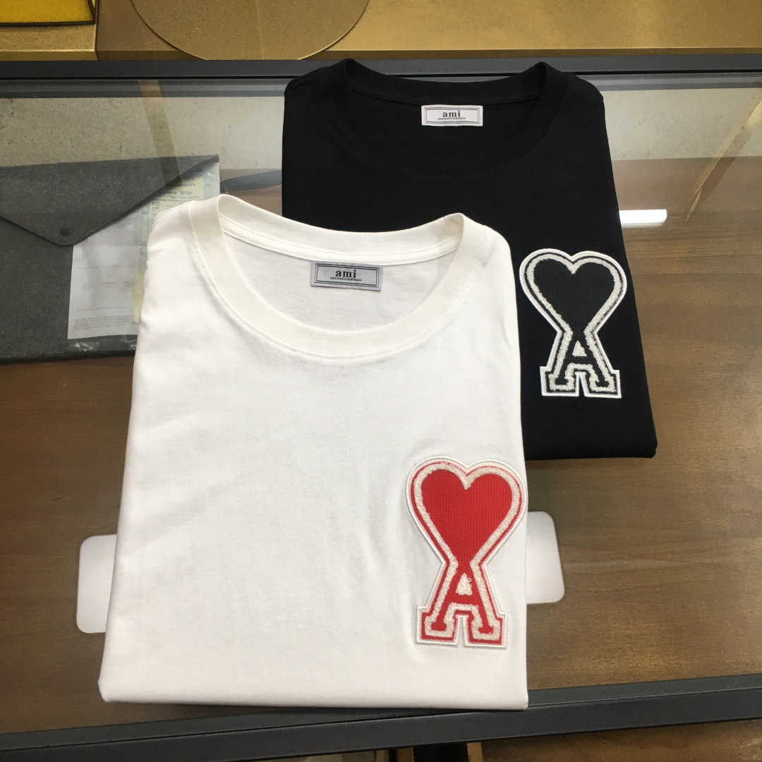 NO:138650,New vest [Ami] is available on the official counter website at the same time! All accessories are customized for original products, and the trading company's genuine product orders. High-end custom imported fabrics are extracted from natural plant fibers. They are thinner than ordinary cotton fabrics. They feel soft and comfortable to wear. They are not easy to irritate the skin. The fabric is hygroscopic and breathable. Size: 48-54,,alexander wang19860909新品背心【Ami】 专柜官网同步发售！辅料全部原版定制出品,贸易公司真品订单.高级定制进口面料,以天然植物纖維提炼出来,比一般棉织物轻薄 手感柔软,穿着舒适 完全不易有刺激皮肤 面料吸湿性、透气性良好 尺码: 48-54,,alexander wang,Men's clothing