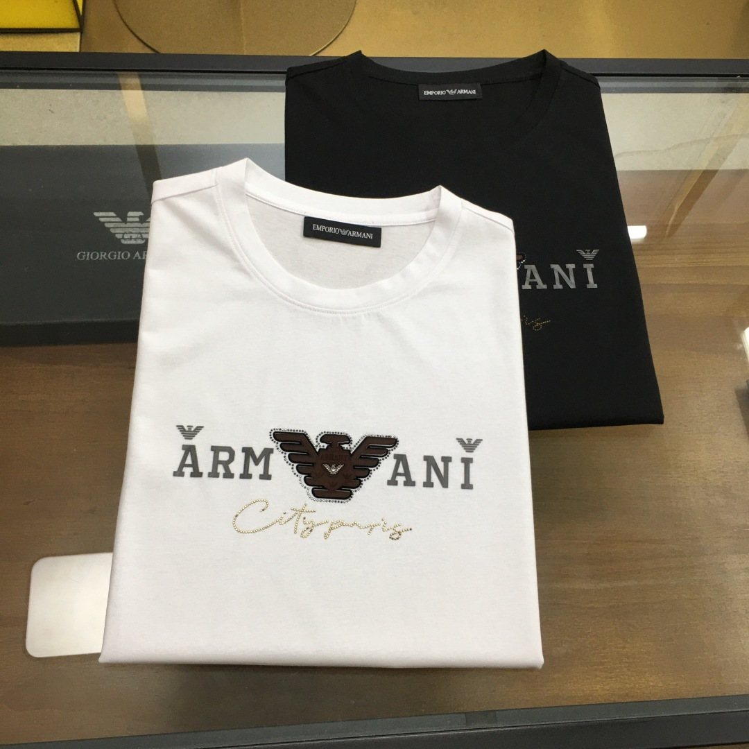 NO:474317,【Aman..i】 2025 new casual round neck short-sleeved T-shirt, foreign trade company trade orders, heavy recommendations, brand originality, perfect first-class quality!  A single item with a strong sense of craftsmanship and design, bringing fashion aesthetics to the extreme, it is quite artistic, and it is customized with imported double mercerizing materials!  The fabric is soft and comfortable!  The details are in place, and the construction is very unique and clever, and the whole body is clean and neat, and the lines are simple and elegant. It is suitable to wear a base alone!  Color: White Black Number of codes: M-4XL [Please report height and weight by placing an order]., T-shirt,tees, t-shirt,alexander wang19860909【Aman..i】 2025新品休闲圆领短袖T恤,外贸公司贸易订单,重磅推荐,品牌原产 品相完美一流！工艺设计感超强的一款单品,将时装美学发挥到极致,相当有意境,定制进口双丝光材质！面料柔软舒适！细节设计到位,非常别致巧妙的构建,通体干净利落,线条感简洁大方.单穿打底皆宜！ 颜色:白色 黑色 码数:M-4XL【下单请报身高体重】.,,T-shirt,tees，t-shirt,alexander wang,Men's clothing