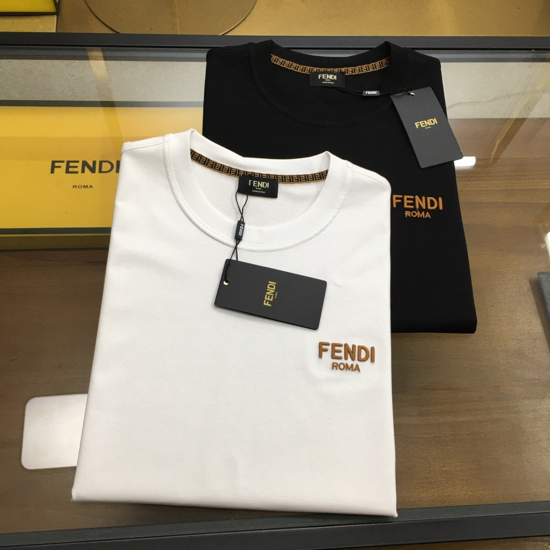NO:503942,New product [Fend...] The latest short-sleeved round-neck T-shirt in the first spring and summer counter in 2025, high-end customization, avant-garde and fashionable design!  Brand logo heavy craft design, high-end customized mercerated cloud cotton fabric, soft feel, comfortable to wear, exquisite counter-level car line, fine workmanship, invincible and handsome upper body effect!  A must-have item for handsome men!  The color is shown in the figure. Code number M-3XL, fendi, T-shirt,tees, t-shirt,alexander wang19860909新品【Fend...】 2025春夏首发专柜最新款短袖圆领T恤 高端订制 设计前卫时尚！品牌logo重工艺设计 高端定制丝光云朵棉面料.手感柔软.穿着舒适.专柜级别精致车线.做工精细.上身效果无敌帅气！型男必备单品！ 颜色如图 码数M-3XL,,fendi,T-shirt,tees，t-shirt,alexander wang,Men's clothing