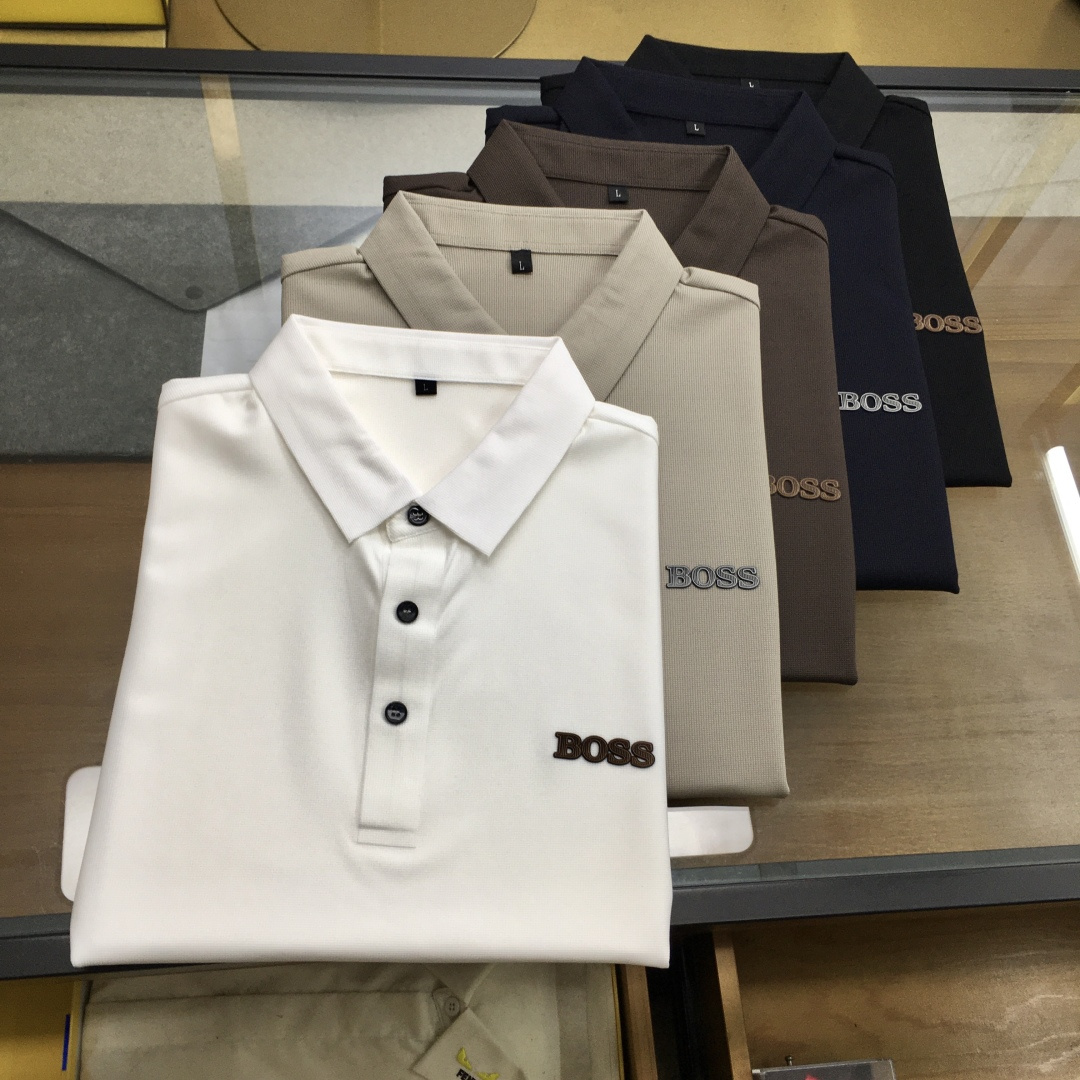 NO:510678,New product [B.oss] high-end Polo 2025SS spring and summer new product Go fashionable casual lapel T-shirt, selected high-quality tinsel cool fabric, markless cutting process, exquisite logo design logo on chest tight needles, customer-supplied hardware accessories, simple and easy to match, a must-have item for casual business men!  SizeM-4XL [Please report height and weight by placing an order].,,tees,t-shirt,alexander wang19860909新品【B.oss】高端Polo 2025SS春夏新品 Go 时尚休闲翻领T恤,甄选优质天丝凉爽面料,无痕切割工艺,胸前密针精致logo设计标识,客供订织五金辅料,简约易搭配,休闲商务男人必备单品！ SizeM-4XL【下单请报身高体重】.,,tees，t-shirt,alexander wang,Men's clothing