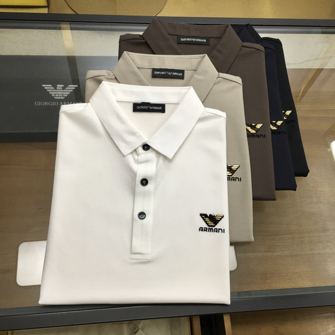 NO:504011,New product [Aman..i] high-end Polo 2025SS spring and summer new product Go fashionable casual lapel T-shirt, selected high-quality tin silk cool fabric, markless cutting process, exquisite logo design logo on chest tight needles, customer-supplied hardware accessories, simple and easy to match, a must-have item for casual business men!  SizeM-4XL [Please report height and weight by placing an order].,,tees,t-shirt,alexander wang19860909新品【Aman..i】高端Polo 2025SS春夏新品 Go 时尚休闲翻领T恤,甄选优质天丝凉爽面料,无痕切割工艺,胸前密针精致logo设计标识,客供订织五金辅料,简约易搭配,休闲商务男人必备单品！ SizeM-4XL【下单请报身高体重】.,,tees，t-shirt,alexander wang,Men's clothing