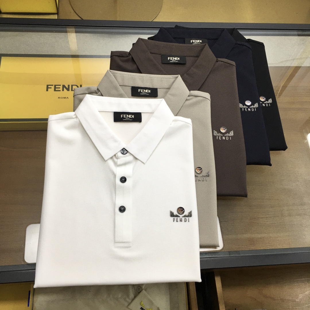 NO:504006,New product [Fend] High-end Polo 2025SS Spring and Summer New Product Go Fashion and Casual Lapel T-shirt, Selected High-quality Tennis Cool Fabric, Stainless Cutting Process, Exquisite Logo Design Logo on the chest, Customer-supplied hardware and accessories, Simple and easy to match, a must-have item for casual business men!  SizeM-4XL [Please report height and weight by placing an order].,,fendi,tees,t-shirt,alexander wang19860909新品【Fend】高端Polo 2025SS春夏新品 Go 时尚休闲翻领T恤,甄选优质天丝凉爽面料,无痕切割工艺,胸前密针精致logo设计标识,客供订织五金辅料,简约易搭配,休闲商务男人必备单品！ SizeM-4XL【下单请报身高体重】.,,fendi,tees，t-shirt,alexander wang,Men's clothing