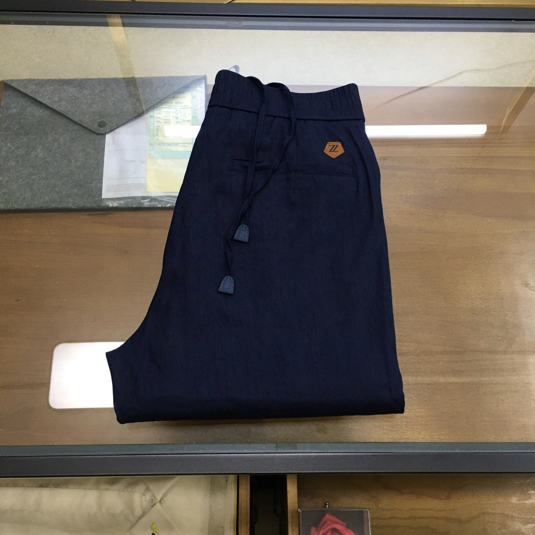 NO:466968,Top product [Jenia] Trading company high-quality and fashionable straight-leg floor casual pants are customized. Super versatile. Exclusive custom linen fabric, delicate and soft, close and comfortable, and super stylish on the upper body! The latest hardware and accessories of the original custom counter are super beautiful, the upper body shows long legs, the inner and the wiring is impeccable, you can attend any occasion, again emphasize that the fabric is very, very classy! Code number M-3xL, zegna,alexander wang19860909顶品【杰尼亚】 贸易公司高级订单订制高品质时尚直筒拖地休闲裤.超级百搭款.独家定制亚麻面料,手感细腻柔软,贴身舒适,上身超有型！原版定制专柜最新五金辅料.超靓版型、上身显腿修长,內里,走线都无可挑剔,任何场合都可出席,再次强调面料非常非常显档次！码数 M-3xL,,zegna,alexander wang,Men's clothing