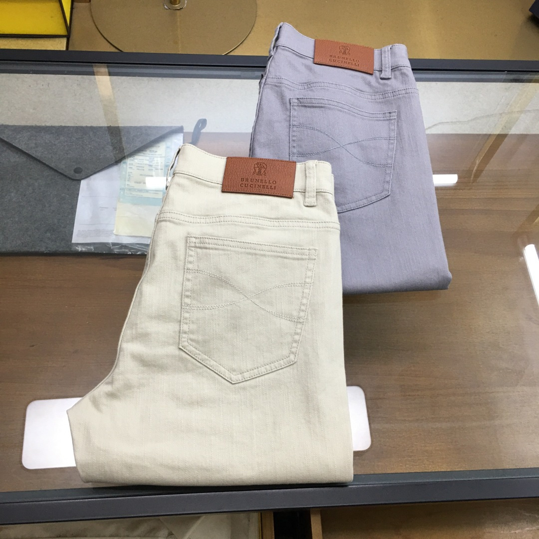 NO:517978,New counter product [BC] 30-38 Spring and summer new ready-to-wear dyed five-bag mulberry silk lycra comfortable fabric jeans. This jeans are the color of this season. The logo style of this ready-to-wear dyed five-bag jeans is a symbol of this ready-to-wear dyed five-bag jeans, which fits the light and comfortable fabric, the standard cutting lines of traditional gallery and trouser legs, fully demonstrating the classic taste of Brunello Cucinelli. The front pocket-stick rear pocket with plastered plasters with plasters with plasters with plasters with plasters with plasters with plasters with plasters with plasters with plasters with plasters with plasters with plasters with plasters with plasters with plasters with plasters with plasters with plasters with plasters with plasters with plasters with plasters with plasters with plasters with plasters with plasters with plasters with plasters with plasters with plasters with plasters with plasters with plasters with plasters with plasters with plasters with plasters with plasters with plasters with plasters with plasters with plasters with plasters with plasters with plasters with plasters with plasters with plasters with plasters with plasters with plasters with plasters with plasters with plasters with plasters with plasters with plasters with plasters with plasters with plasters with plasters with plasters with plasters with plasters with plasters with plasters with plasters with plasters with plasters with plasters with plasters with plaster  khaki, gray, yard count 30-38..., brunello cucinelli, jeans, alexander wang19860909专柜新品【BC】30-38 春夏新款成衣染五袋款桑蚕丝莱卡舒适面料牛仔裤,这款牛仔裤是本季的色彩丰富了这款成衣染色五口袋牛仔裤的标志风格,契合轻盈舒适的面料、传统廊形和裤管的标准裁剪线条,尽致彰显Brunello Cucinelli的经典品味.门襟拉链带钮扣带小口袋的前口袋贴式后口袋,传统裁剪裤装的臀部为常规尺寸而裤管小直筒！ 卡其,灰色, 码数30-38..,,brunello cucinelli,jeans,alexander wang,Men's clothing