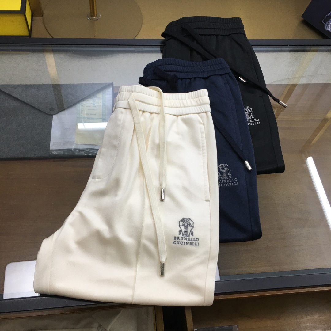 NO:424996,New counter product [BC] 25 spring and summer new BC high-end BC acetate fabric casual trousers, Italian OEM orders, simple and high-end urban temperament style, low-key and luxurious quality, and the same cabinet-level quality. Top 1000 acetic tiny fabric has a light and smooth touch. As a classic combination of simple elements for boys, it is also one of the must-have styles for men!  All BC clothing uses the top-notch fabrics in the clothing industry today, and the unique traditional handicrafts in Italy make the brand known as 'the real luxury in the clothing industry'. Each piece of clothing will be checked at least 6 times inside and outside before it is released to ensure that all quality can reach the level of Brunello Cuci*elli. BC’s things are undoubtedly the best choice in any aspect. They must have styles, the upper body effect, tailoring, design and design, and they are lasting. The aristocratic aura of the upper body cannot be replaced and they are very classy!  A high-end casual trousers, minimalist trouser body shape, iconic embroidery pattern embellishment. High-end Tennis acetate blend fabric has a light and smooth feel, breathable, and the upper body is extremely outstanding. The tailoring effect is extremely excellent, and the leg shape will also look very good. The cost-effectiveness is extremely high, the quality is excellent, and the matching performance is even more powerful. It can be said that no man can resist the temptation of this style, and no man does not want to have such a trouser item. Size M-3XL Color black Apricot Navy M Size Waist 72-82 Hip 104 Trouser length 105 L Size Waist 76-86 Hip 108 Trouser length 106 XL Size Waist 80-90 Hip 112 Trouser length 107 2XL Size Waist 84-94 Hip 116 Trouser length 108 3XL Size  Waist circumference 88-98 hip circumference 120 pants length 109 size recommendation size M size within 130 catties, L size 130-145 catties, XL size 145-160 catties, XL size 160-175 catties, 2XL size 175-190 catties, 3XL size, brunello cucinelli, alexander wang19860909专柜新品【BC】 25春夏新款BC高端醋酸天丝面料休闲长裤,意大利代工订单,简约高级的都市气质风范,低调奢华品质感,同柜级别品质.顶级醋酸天丝面料,触感轻薄爽滑透气,作为男生简约元素经典搭配,也是男士必入的款式之一！ BC所有服饰均选用现今服装界最顶级的面料,加上意大利得天独厚的传统手工艺使得该品牌又有 “服装界真正的奢侈品” 之美誉.每件服饰在面世前至少会被里里外外检查6遍以上,以保证所有的品质都能达到Brunello Cuci*elli 的级别.BC的东西无论是哪个方面无疑都是最好的选择,要款式有款式,要上身效果有效果,要剪裁有剪裁,要设计有设计,而且经久不衰,上身的贵族气场无法替代,并且很有档次！ 一款高端休闲长裤,极简的裤身造型,标志性刺绣图案点缀.高端醋酸天丝混纺面料,触感轻薄爽滑透气,极致的穿着体验,上身的版型极其的出众.剪裁的效果极为精良,腿型也会呈现的非常好看.性价比极高,品质超赞,搭配性能更是极强.可以说没有一个男人可以抗拒此款的诱惑,也没有一个男人不想拥有这样一款裤装单品.尺码M-3XL 颜色黑色 杏色 藏青 M码 腰围72-82 臀围104 裤长105 L码腰围76-86 臀围108 裤长106 XL码 腰围80-90 臀围112 裤长107 2XL码 腰围84-94 臀围116 裤长108 3XL码 腰围88-98 臀围120 裤长109 尺码推荐 130斤以内穿M码,130-145斤穿L码,145-160斤穿XL码,160-175斤穿2XL码,175-190斤穿3XL码,,brunello cucinelli,alexander wang,Men's clothing