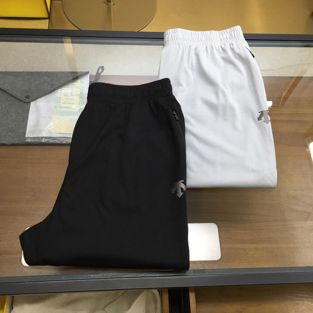 NO:477704,New product [Disante] 2025/Spring and Summer Di*Te Japanese simple design classic sports and casual trousers Customized counter-level modal cool and light fabric sports and casual trousers made of lightweight and light fabrics, the fabric is light and comfortable, cool and breathable. Use ACTIVE sports style cut, all sewing threads, and all details are topped in place, this season's latest expensive cabinet William Chan is the same style, imported silk screen printing technology LOGO, quality is in place, the details are known, the upper body is full of high-end feeling, suitable for sports and leisure and daily life, must-have in summer, blue gray, black M~3XL.,,alexander wang19860909新品【迪桑特】 2025/春夏 迪*特日式简约设计经典运动休闲长裤 定制专柜级莫代尔凉感轻薄面料制成的运动休闲长裤,面料轻质舒爽,凉感透气.运用ACTIVE运动版型裁剪,所有车缝走线,细节全部顶顶到位,本季最新贵柜陈伟霆同款,进口丝印技术LOGO,品质到位,细节版型上身就知,高级感满分,适合运动休闲及日常生活多场景穿着,夏日必备 青灰色,黑色M～3XL.,,alexander wang,Men's clothing
