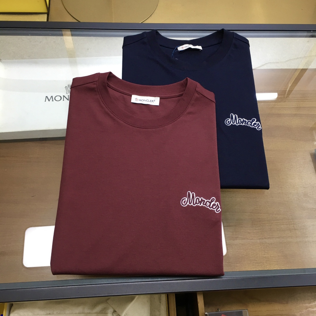 NO:477674,New trendy brand 'Gu.ci...' 2025 new retro wash-water trendy brand short-sleeved T-shirt (the darling of the brand fashion industry! Men's short-sleeved! The material is exquisite and the overall design is quite fashionable. Today I recommend his versatile and classic style. The chest brand logo embroidery design is vivid! The fabric is made of customer-supplied fixed-woven Gaoke long-sleeved cotton, and the high-quality long-sleeved cotton raw materials! Skin-friendly and smooth, the upper body is crisp and stylish! Comfort and breathable are perfect! The fabric is excellent! M-3XL [refer to height and weight].,,T-shirt,tees,t-shirt,alexander wang19860909新品潮牌 《Gu.ci...》 2025新款复古洗水潮牌短袖T恤（品牌时尚界的宠儿！ 男士短袖！材质用料讲究的同时 整体的设计颇具时尚感 今天推荐他家百搭经典款 胸前品牌logo刺绣设计 个性生动！面料采用客供定织高克重新疆长绒棉,甄选上等长绒棉花原料！亲肤挺滑手感,上身挺括有型！舒适性与透气性完美兼备！面料皆为上乘！M-3XL【下单报身高体重】.,,T-shirt,tees，t-shirt,alexander wang,Men's clothing