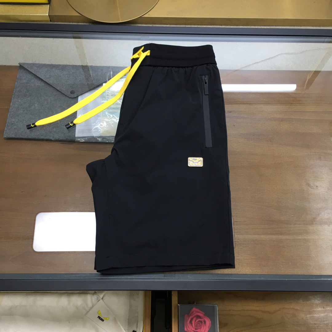 NO:477736,New shorts [Fend] 2025 summer new men's casual shorts, high-end custom fabric breathable fabric, extremely breathable, elastic and comfortable, impeccable details, top-level auxiliary materials, original logo design concept, delicate and soft feel!  The upper body style is excellent!  Size M-XXXL, fendi, shorts, alexander wang19860909新品短裤【Fend】 2025夏季新款男士休闲短裤,高级定制面料透气面料 透气弹力舒适度极高,细节无可挑剔,顶级辅料配备,原版logo设计理念,手感细腻柔软！上身版型超赞！尺码M-XXXL,,fendi,shorts,alexander wang,Men's clothing