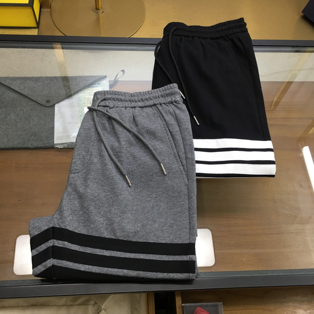 NO:477684,New product [TB] 2025 summer new casual pants, released simultaneously on the official website, trouser body craft design, imported customer-supplied auxiliary materials, fabric customization, and OEM products are free of inspection!  Every detail is the ultimate, the original hardware accessories are trendy and stylish, and they are a must-have item for trendy people!  M-3XL, alexander wang19860909新品【TB】 2025夏季新品休闲裤,官网同步发售,裤身工艺设计,进口客供辅料、面料定制,代工厂出品免检！每个细节做到极致,原版五金配件,潮范十足、上身有型帅气,潮人必备单品！M-3XL,,alexander wang,Men's clothing