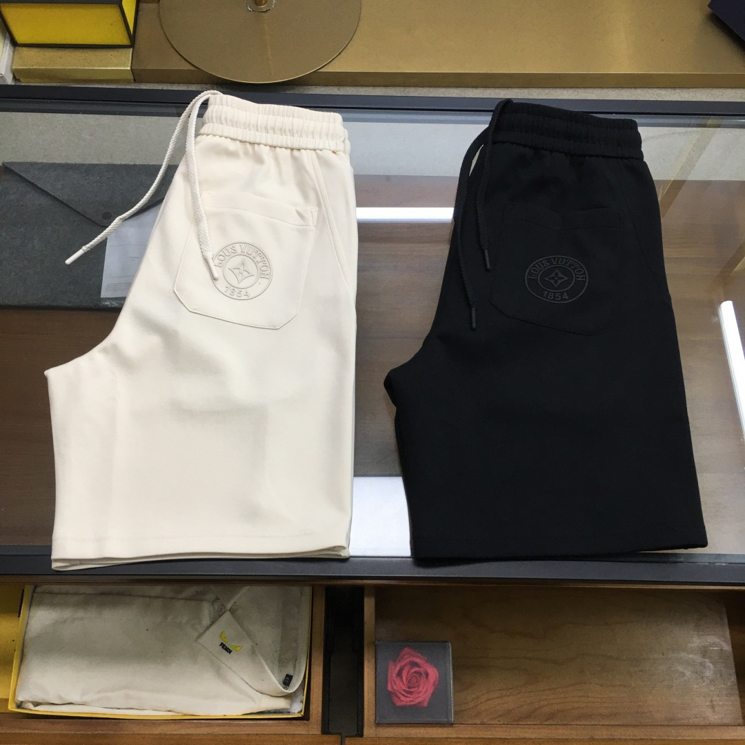 NO:417394,New shorts [L.v] 2025 summer new men's casual shorts, high-end custom fabric breathable fabric, extremely breathable, elastic and comfortable, impeccable details, top-level auxiliary materials, original logo design concept, delicate and soft feel!  The upper body style is excellent!  Size M-XXXL, shorts,alexander wang19860909新品短裤【L.v】 2025夏季新款男士休闲短裤,高级定制面料透气面料 透气弹力舒适度极高,细节无可挑剔,顶级辅料配备,原版logo设计理念,手感细腻柔软！上身版型超赞！尺码M-XXXL,,shorts,alexander wang,Men's clothing