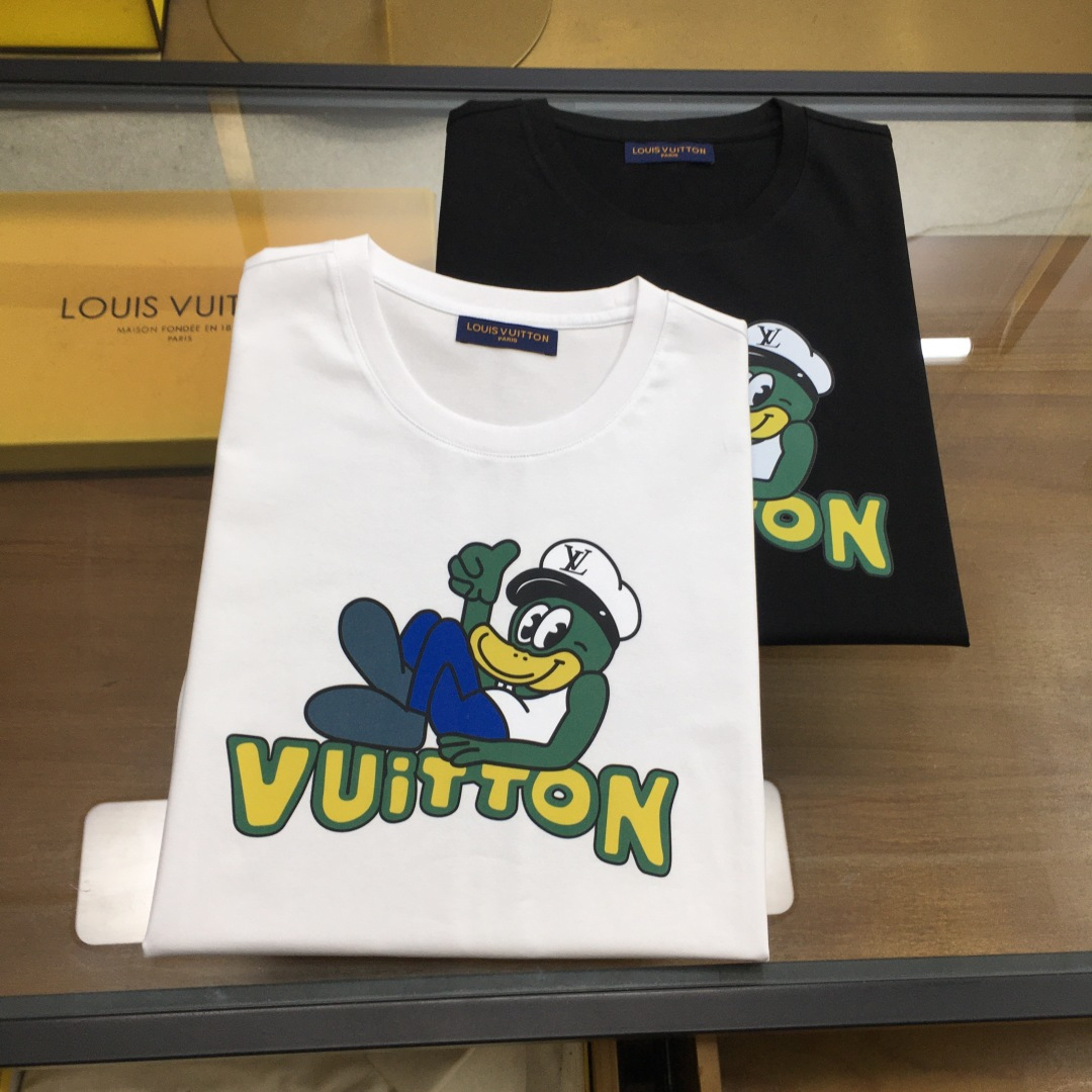 NO:508423,New product 'L.v' New summer men's casual T-shirt, high-end customized pure cotton breathable fabric, breathable and micro-elastic, extremely comfortable, impeccable details, top-level auxiliary materials, original hardware design concept, delicate and soft feel!  The upper body style is excellent!  Size M-3xl, tees, t-shirt, alexander wang19860909新品《L.v》 夏季新款男士休闲T恤,高级定制纯棉透气面料 透气微弹舒适度极高,细节无可挑剔,顶级辅料配备,原版五金设计理念,手感细腻柔软！上身版型超赞！尺码M-3xl,,tees，t-shirt,alexander wang,Men's clothing