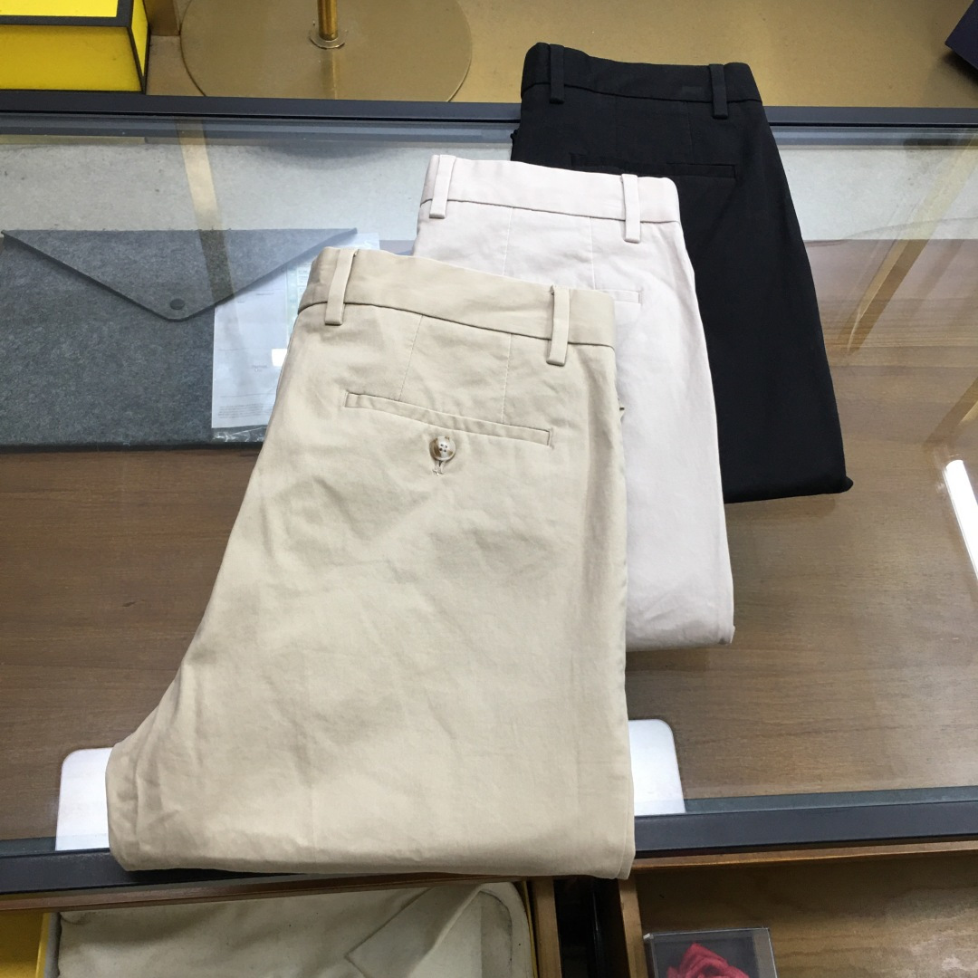 NO:417414,New counter product [-Loro Piana] 25 exclusively available for new spring and summer business casual pants, high-end version!  The counter fabric is breathable and comfortable, the details are impeccable, and the brand element design concept reflects high quality. The feel is delicate and soft!  It is casually cut, with a great upper body style!  Number of codes: 29-38 (no 35.37), loro piana, alexander wang19860909专柜新品【-Loro Piana 诺悠翩雅】 25独家专供新款春夏商务休闲裤 高端版本！专柜 面料 透气舒适度高,细节无可挑剔,品牌元素设计理念,体现高品质.手感细腻柔软！呈现休闲裁剪,上身版型超赞！码数: 29-38（无35.37）,,loro piana,alexander wang,Men's clothing