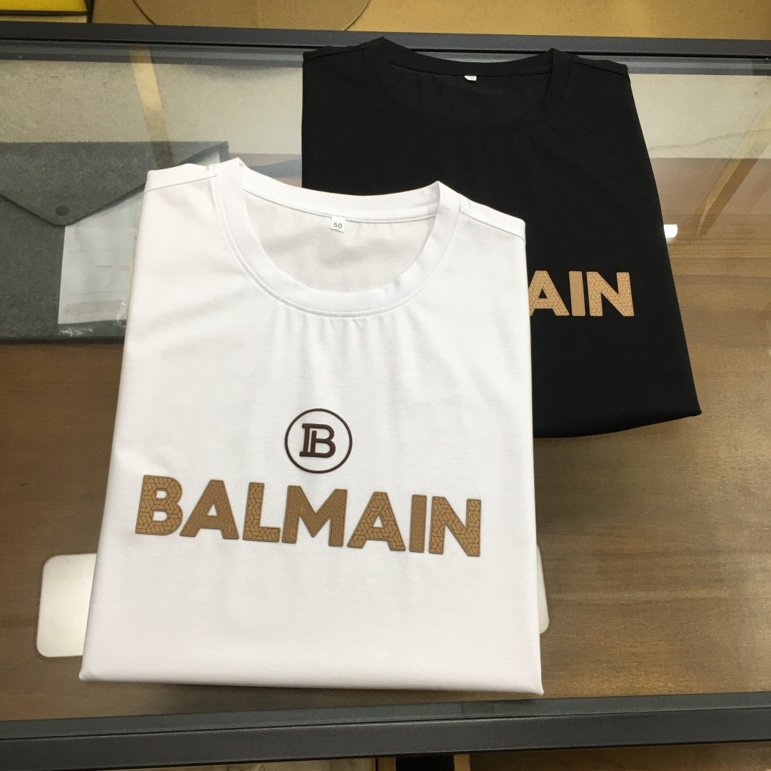 NO:508388,【BALMA...】 New casual round neck short-sleeved T-shirt, foreign trade company trade orders, heavy recommendations, brand originality, perfect first-class quality!  A single item with a strong sense of craftsmanship and design, bringing fashion aesthetics to the extreme, it is quite artistic, and it is customized with imported double mercerizing materials!  The fabric is soft and comfortable!  The details are in place, and the construction is very unique and clever, and the whole body is clean and neat, and the lines are simple and elegant. It is suitable to wear a base alone!  Color: White Black Number of codes: M-4XL [Please report height and weight by placing an order]., balmain, T-shirt,tees, t-shirt,alexander wang19860909【BALMA...】 新品休闲圆领短袖T恤,外贸公司贸易订单,重磅推荐,品牌原产 品相完美一流！工艺设计感超强的一款单品,将时装美学发挥到极致,相当有意境,定制进口双丝光材质！面料柔软舒适！细节设计到位,非常别致巧妙的构建,通体干净利落,线条感简洁大方.单穿打底皆宜！ 颜色:白色 黑色 码数:M-4XL【下单请报身高体重】.,,balmain,T-shirt,tees，t-shirt,alexander wang,Men's clothing