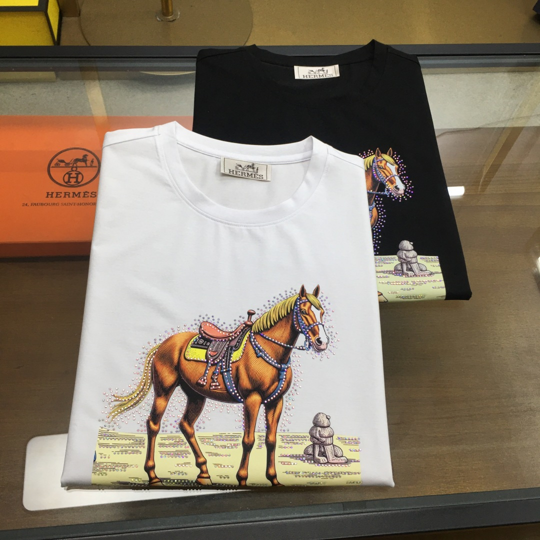 NO:508360,【Ais...】 New casual round neck short-sleeved T-shirt, foreign trade company trade orders, heavy recommendations, brand originality, perfect first-class quality!  A single item with a strong sense of craftsmanship and design, bringing fashion aesthetics to the extreme, it is quite artistic, and it is customized with imported double mercerizing materials!  The fabric is soft and comfortable!  The details are in place, and the construction is very unique and clever, and the whole body is clean and neat, and the lines are simple and elegant. It is suitable to wear a base alone!  Color: White Black Number of codes: M-4XL [Please report height and weight by placing an order]., T-shirt,tees, t-shirt,alexander wang19860909【爱士...】 新品休闲圆领短袖T恤,外贸公司贸易订单,重磅推荐,品牌原产 品相完美一流！工艺设计感超强的一款单品,将时装美学发挥到极致,相当有意境,定制进口双丝光材质！面料柔软舒适！细节设计到位,非常别致巧妙的构建,通体干净利落,线条感简洁大方.单穿打底皆宜！ 颜色:白色 黑色 码数:M-4XL【下单请报身高体重】.,,T-shirt,tees，t-shirt,alexander wang,Men's clothing