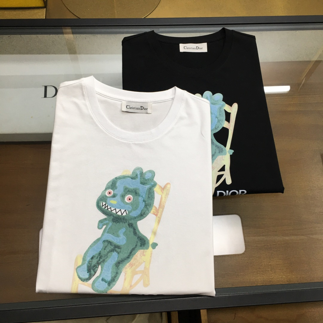 NO:499488,New product 'Dio...r' 2025 summer new men's casual T-shirt, high-end customized pure cotton breathable fabric, breathable and micro-elastic, extremely comfortable, impeccable details, top-level auxiliary materials, original hardware design concept, delicate and soft feel!  The upper body style is excellent!  Size M-3xl,dior,tees,t-shirt,alexander wang19860909新品《Dio...r》 2025夏季新款男士休闲T恤,高级定制纯棉透气面料 透气微弹舒适度极高,细节无可挑剔,顶级辅料配备,原版五金设计理念,手感细腻柔软！上身版型超赞！尺码M-3xl,,dior,tees，t-shirt,alexander wang,Men's clothing